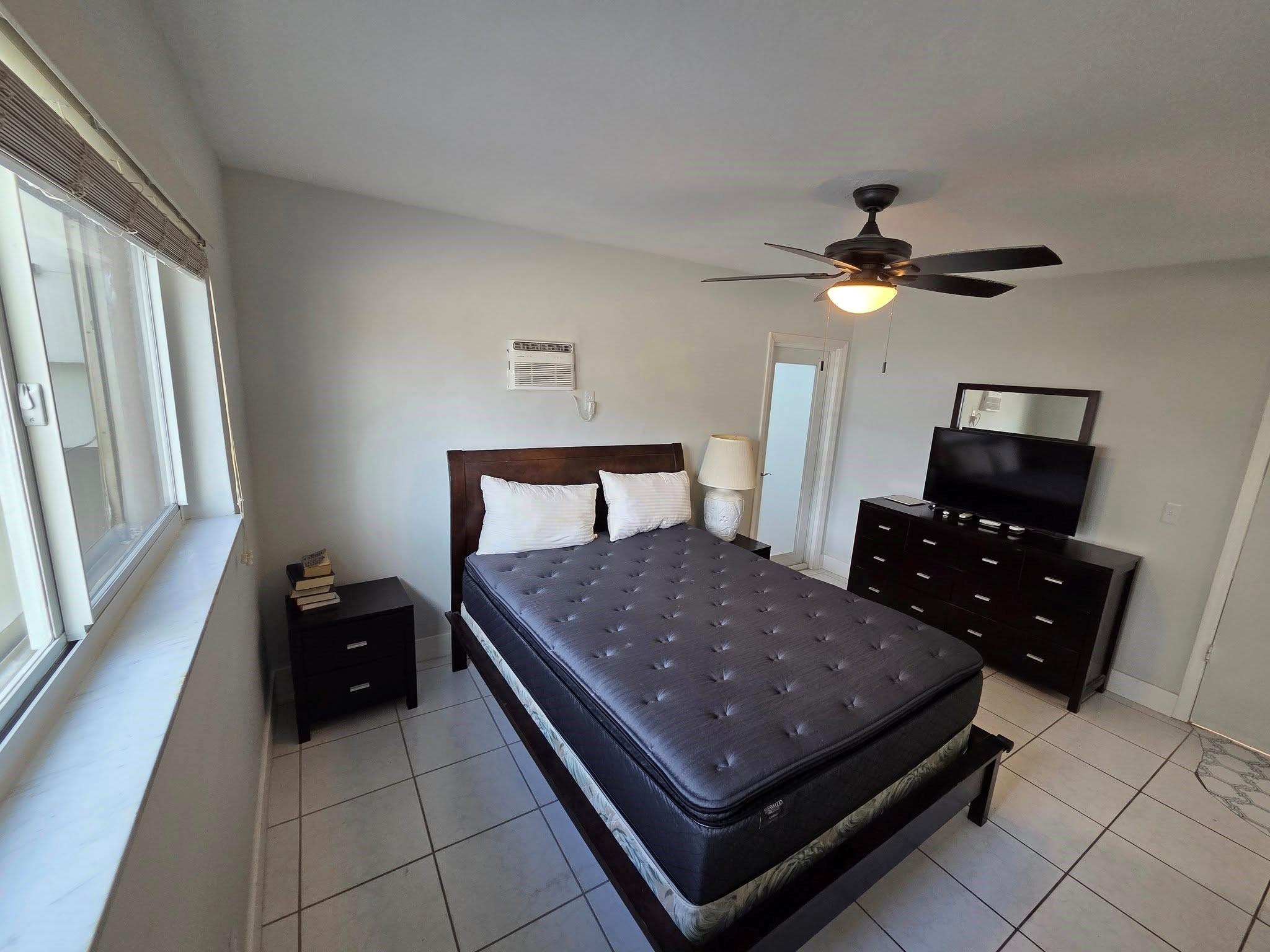 Hollywood Beach 1-27 B - Residential Lease