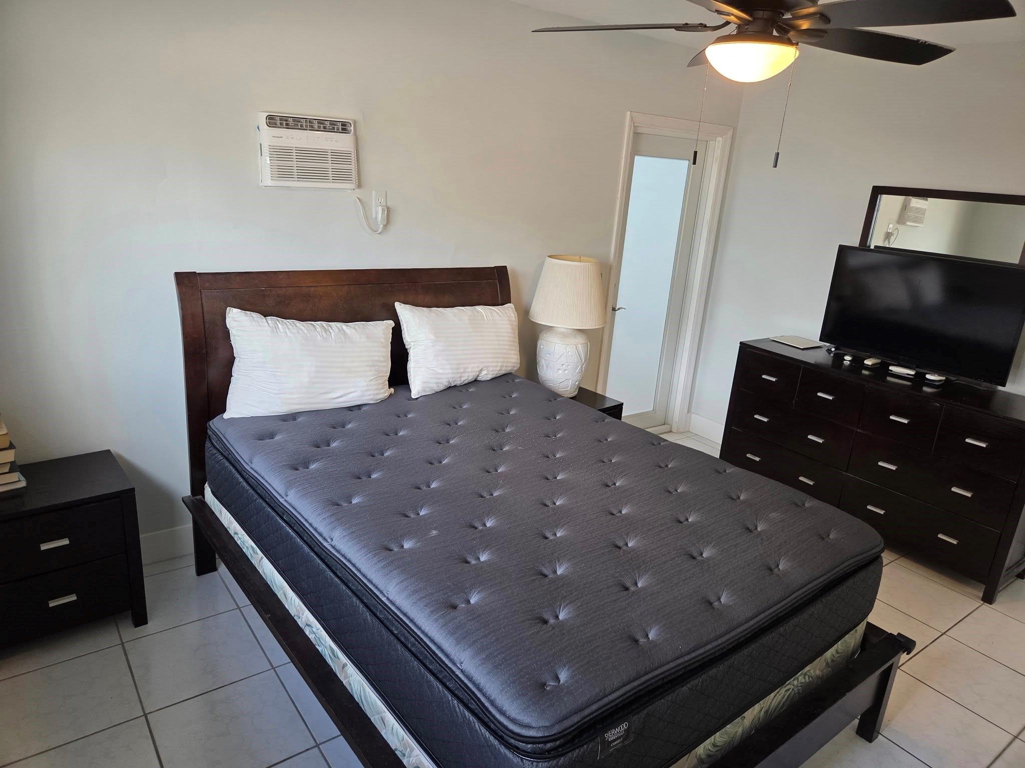 Hollywood Beach 1-27 B - Residential Lease