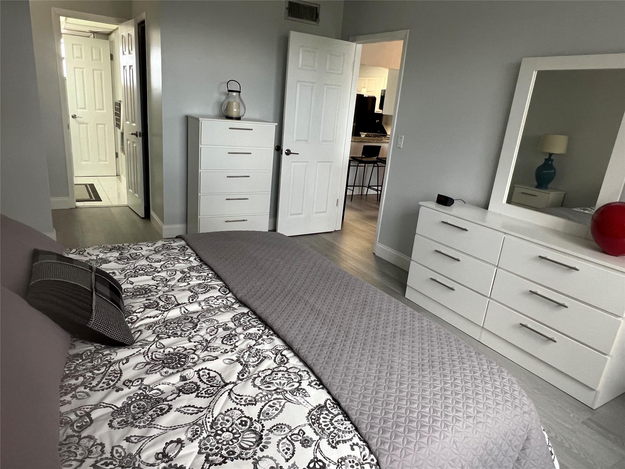 Lauderdale Oaks - Residential