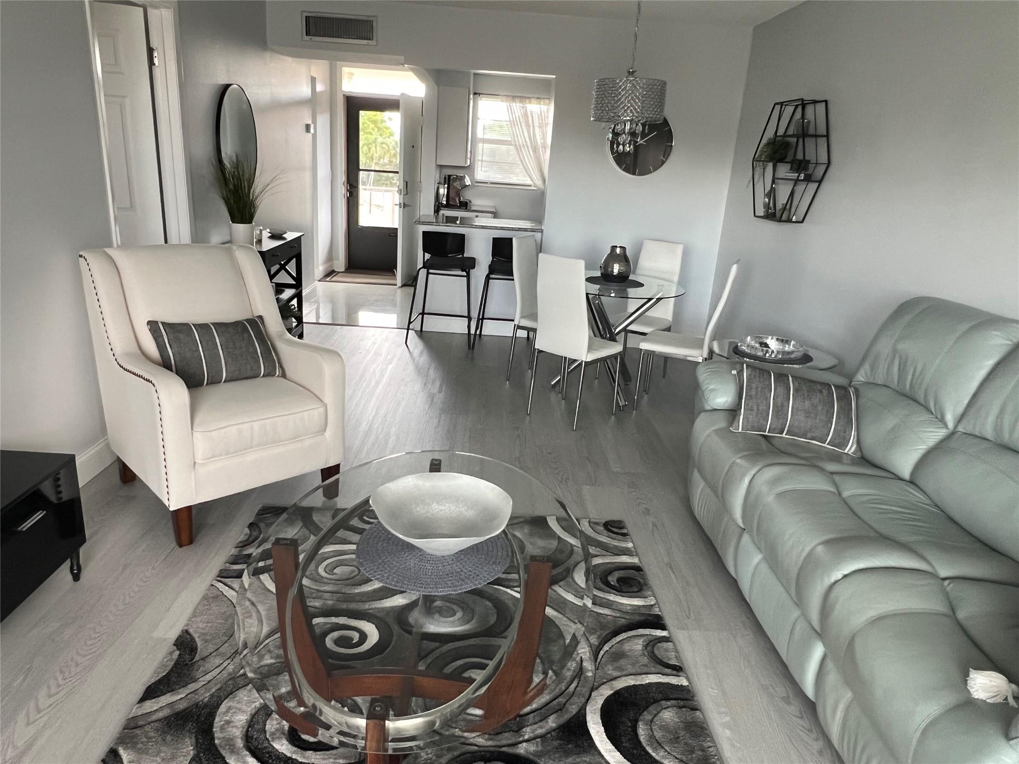 Lauderdale Oaks - Residential