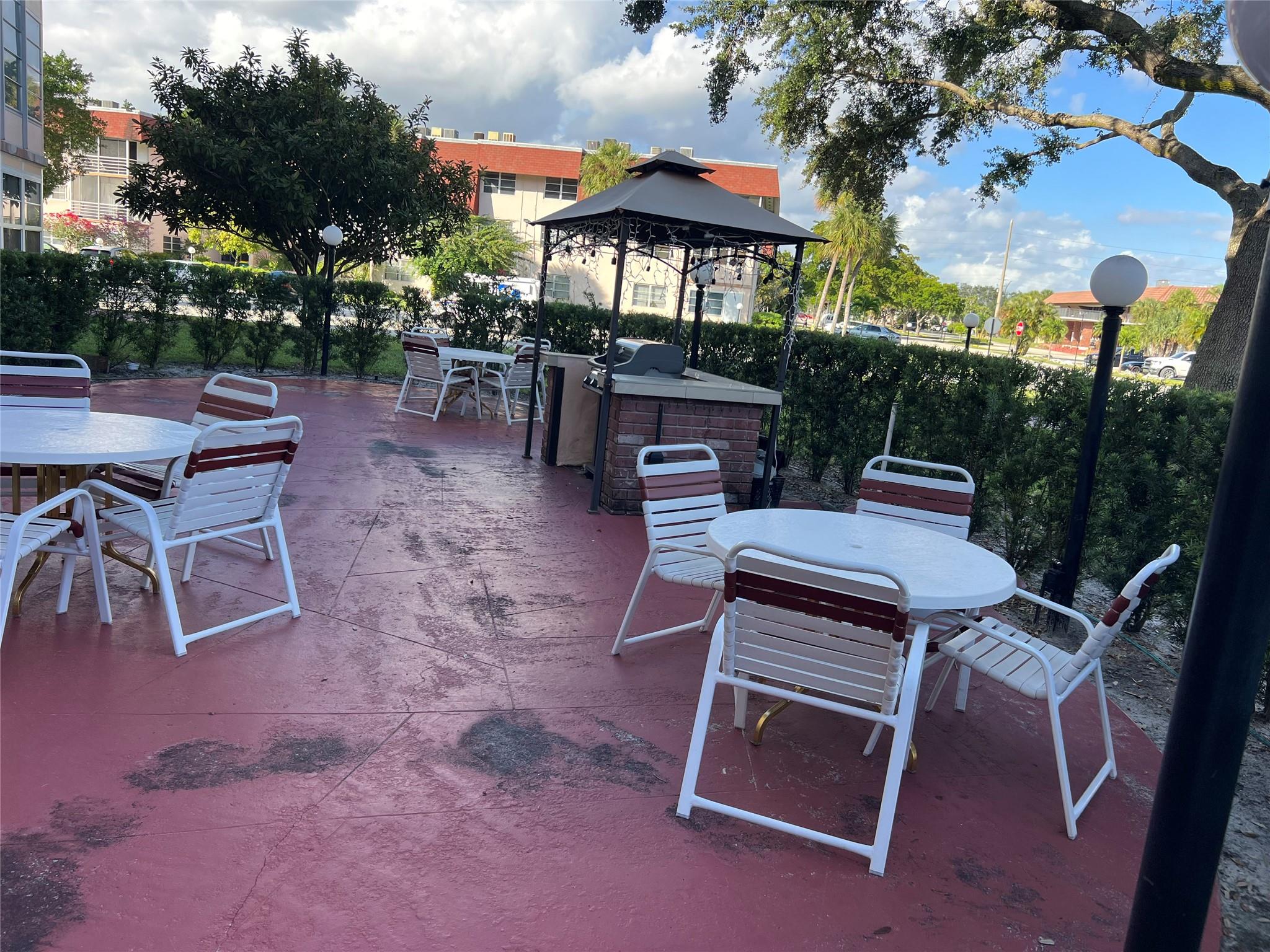 Lauderdale Oaks - Residential