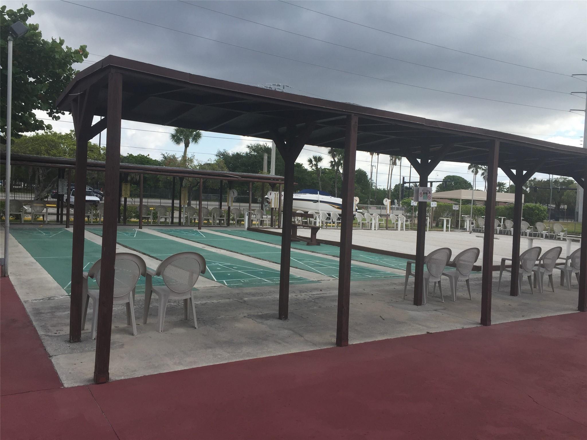 Lauderdale Oaks - Residential