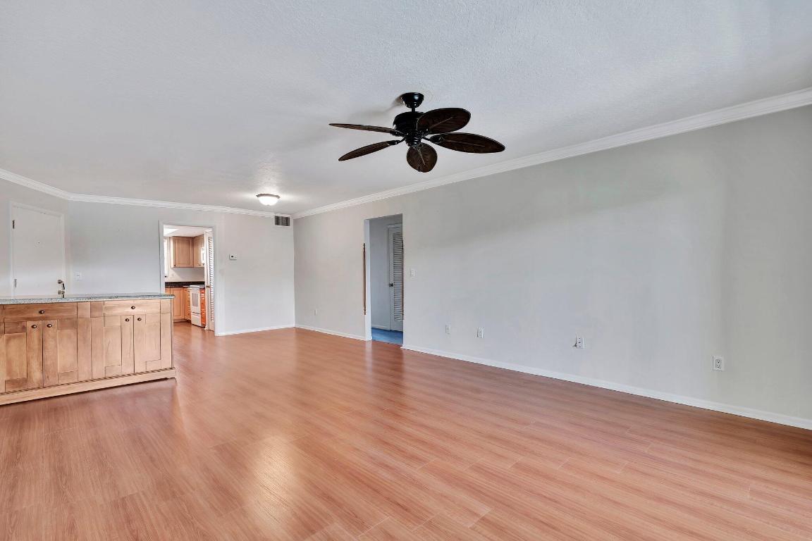 WINDSOR PARK NORTH CONDOMINIUMS - Residential