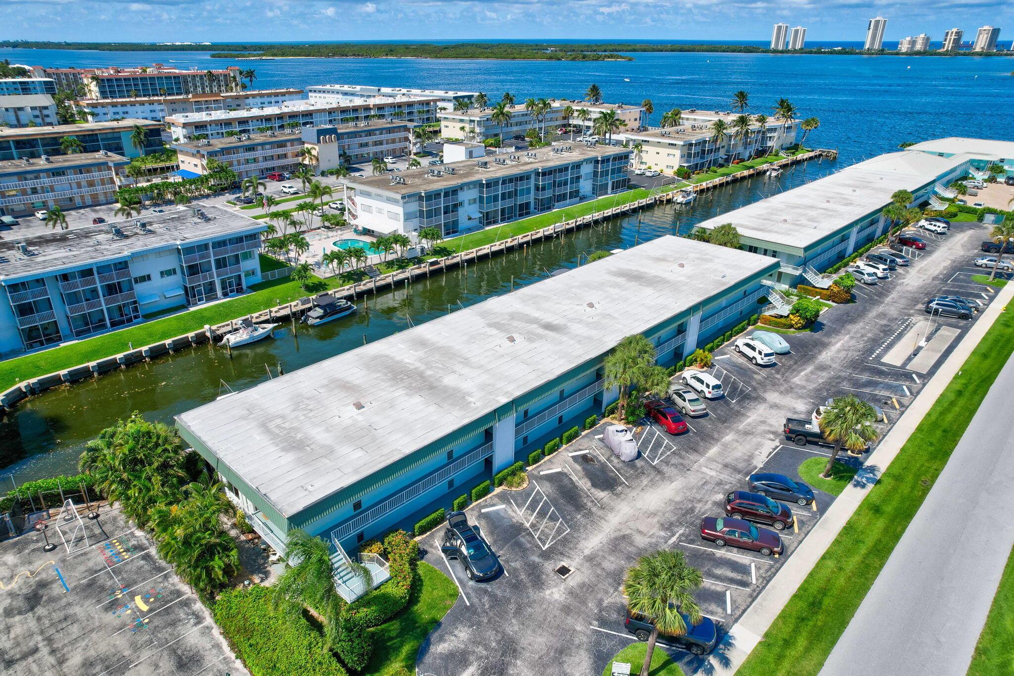 WINDSOR PARK NORTH CONDOM - Residential