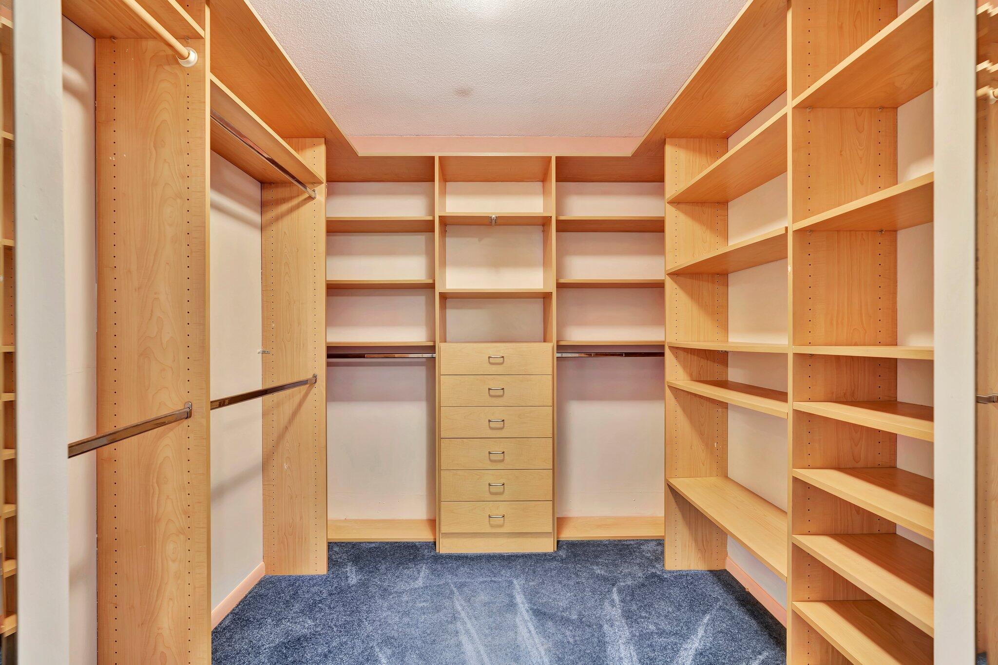 WINDSOR PARK NORTH CONDOM - Residential