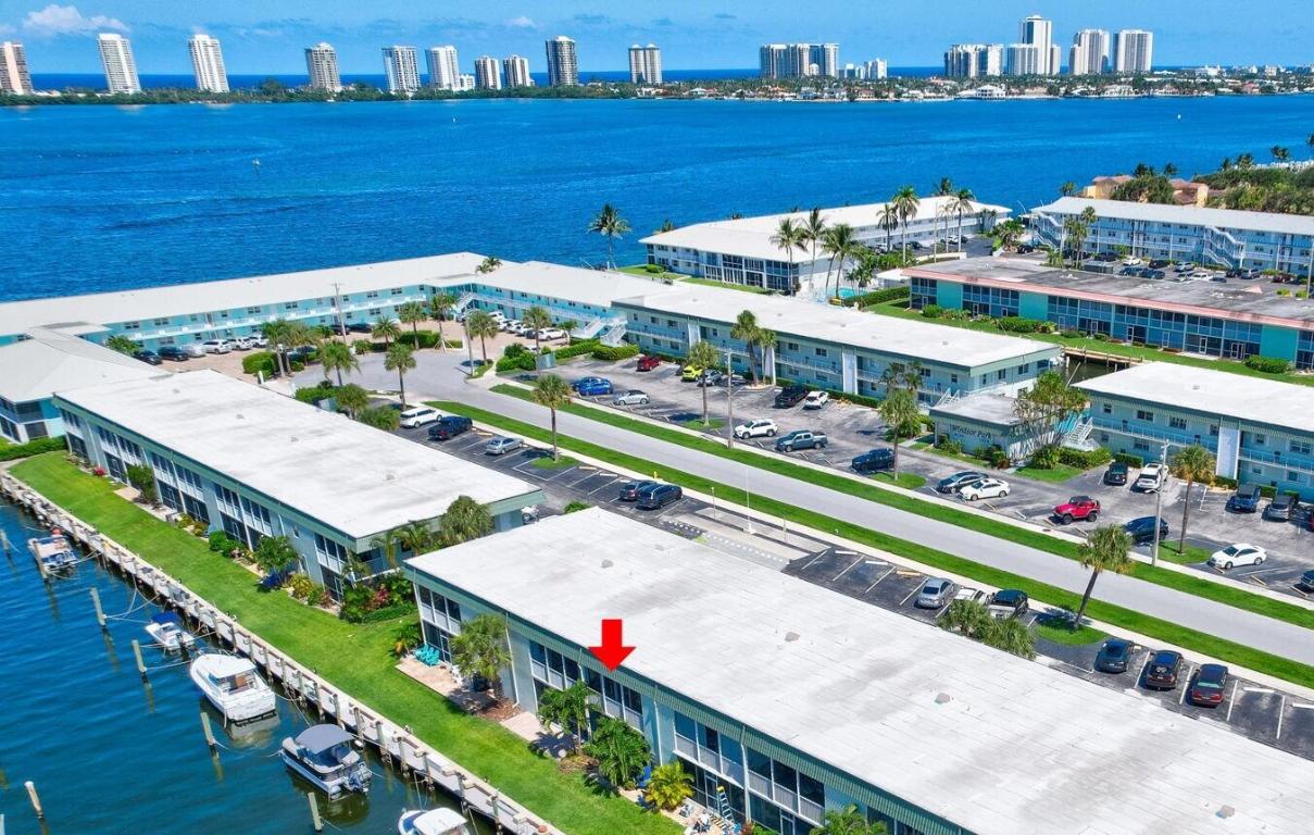 WINDSOR PARK NORTH CONDOMINIUMS - Residential