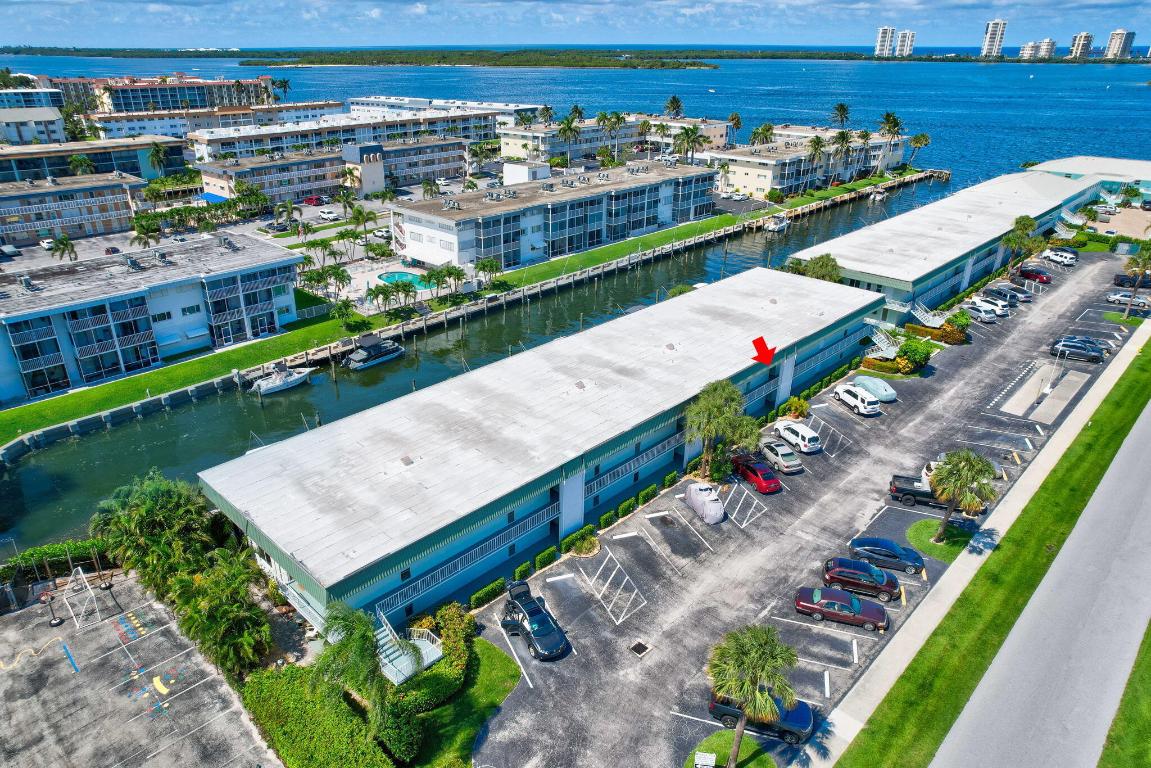 WINDSOR PARK NORTH CONDOMINIUMS - Residential