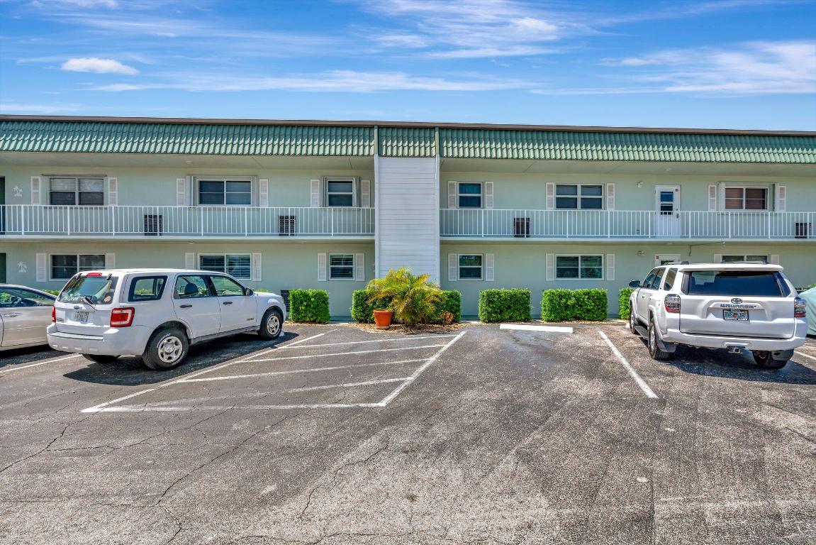 WINDSOR PARK NORTH CONDOMINIUMS - Residential