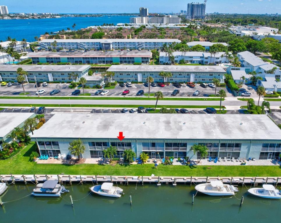 WINDSOR PARK NORTH CONDOMINIUMS - Residential