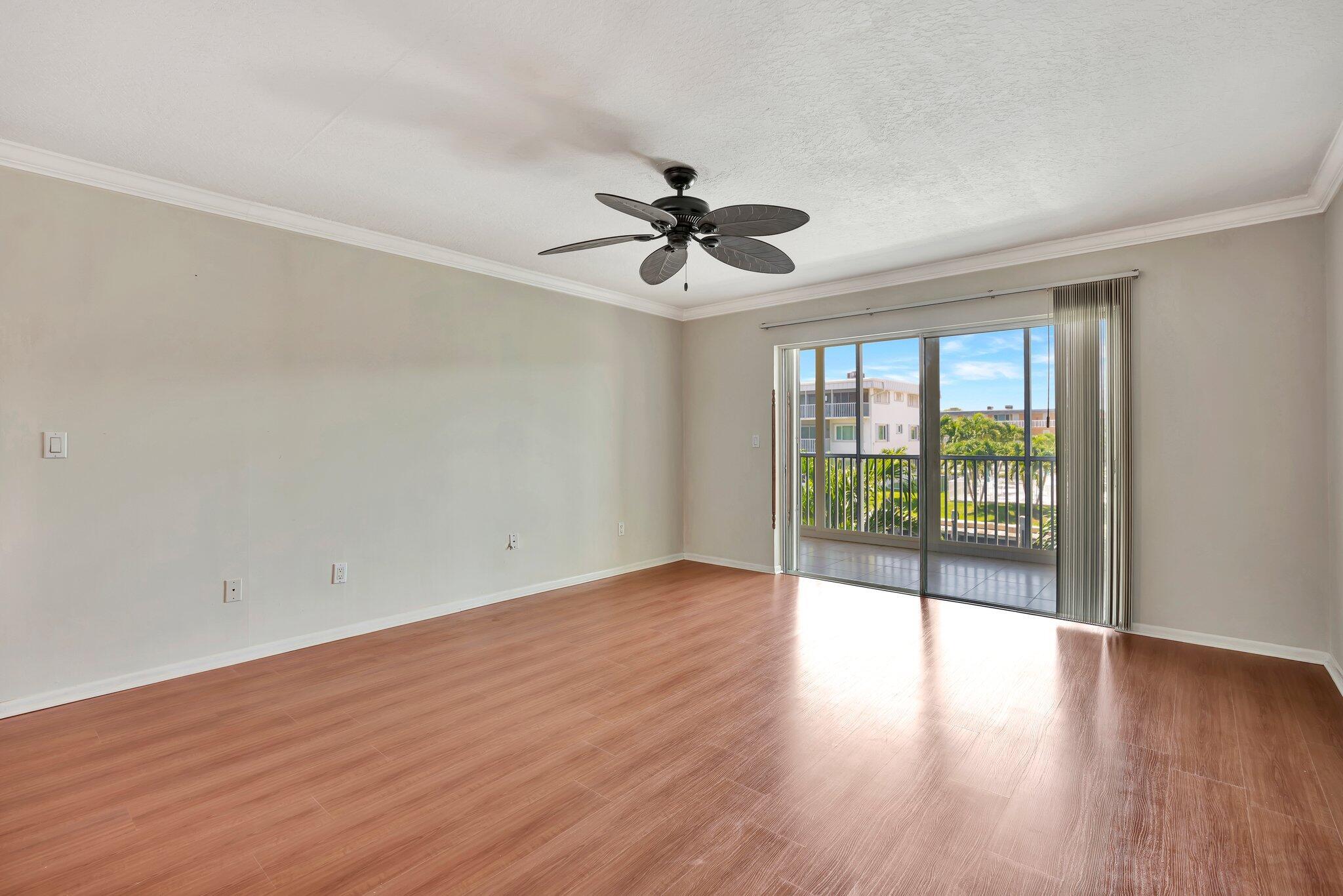 WINDSOR PARK NORTH CONDOM - Residential