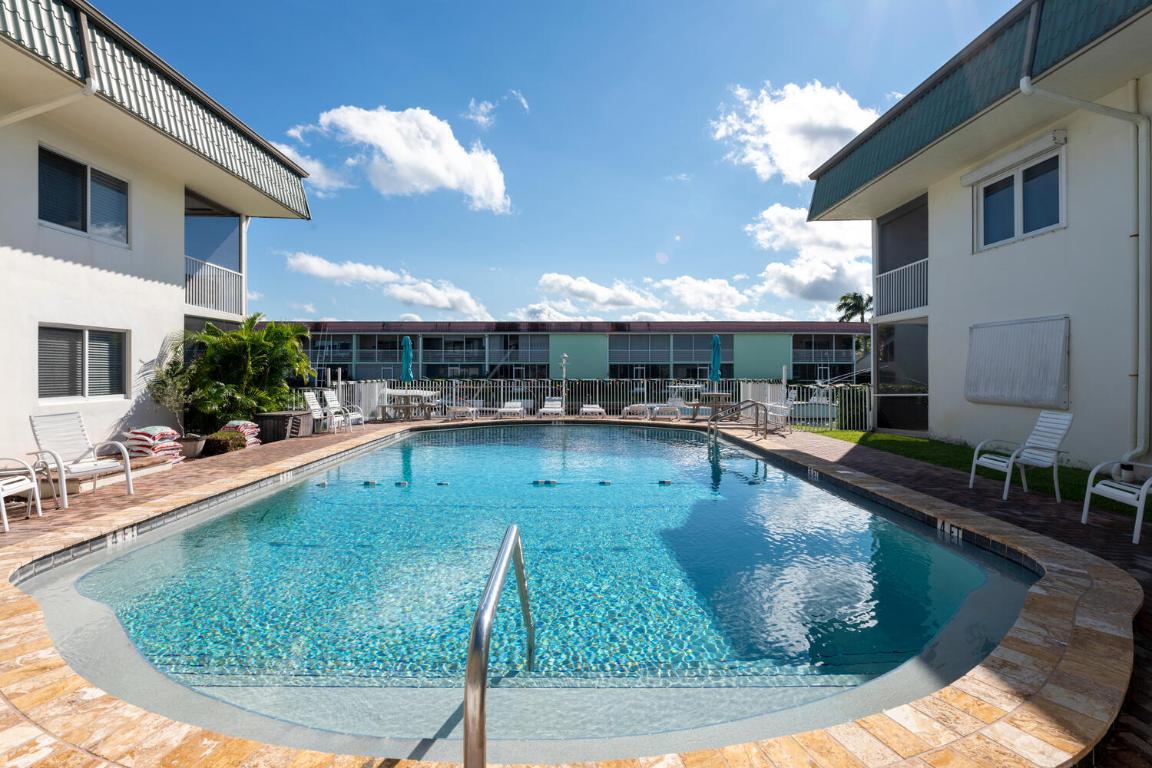 WINDSOR PARK NORTH CONDOMINIUMS - Residential