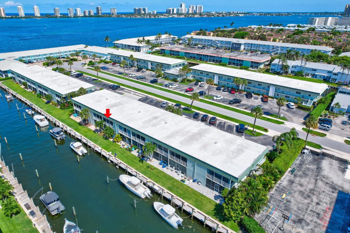 WINDSOR PARK NORTH CONDOMINIUMS - Residential