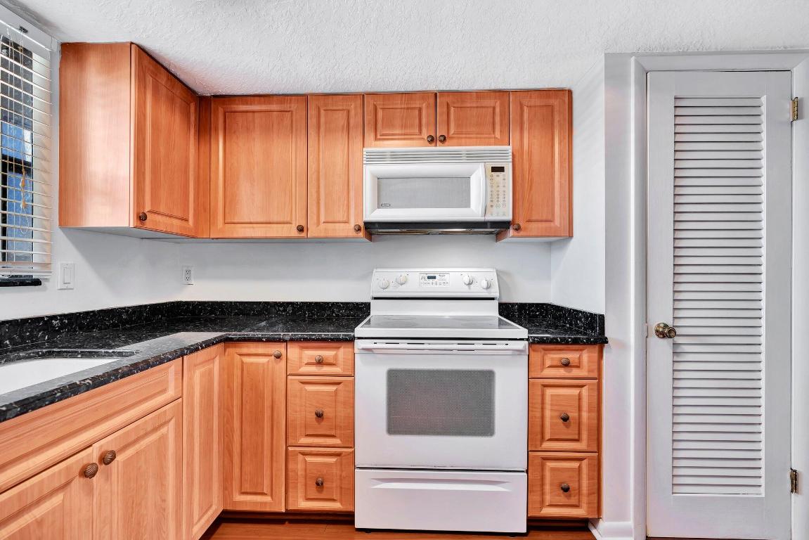 WINDSOR PARK NORTH CONDOMINIUMS - Residential