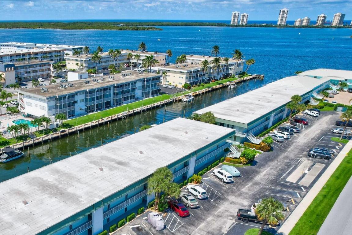 WINDSOR PARK NORTH CONDOMINIUMS - Residential