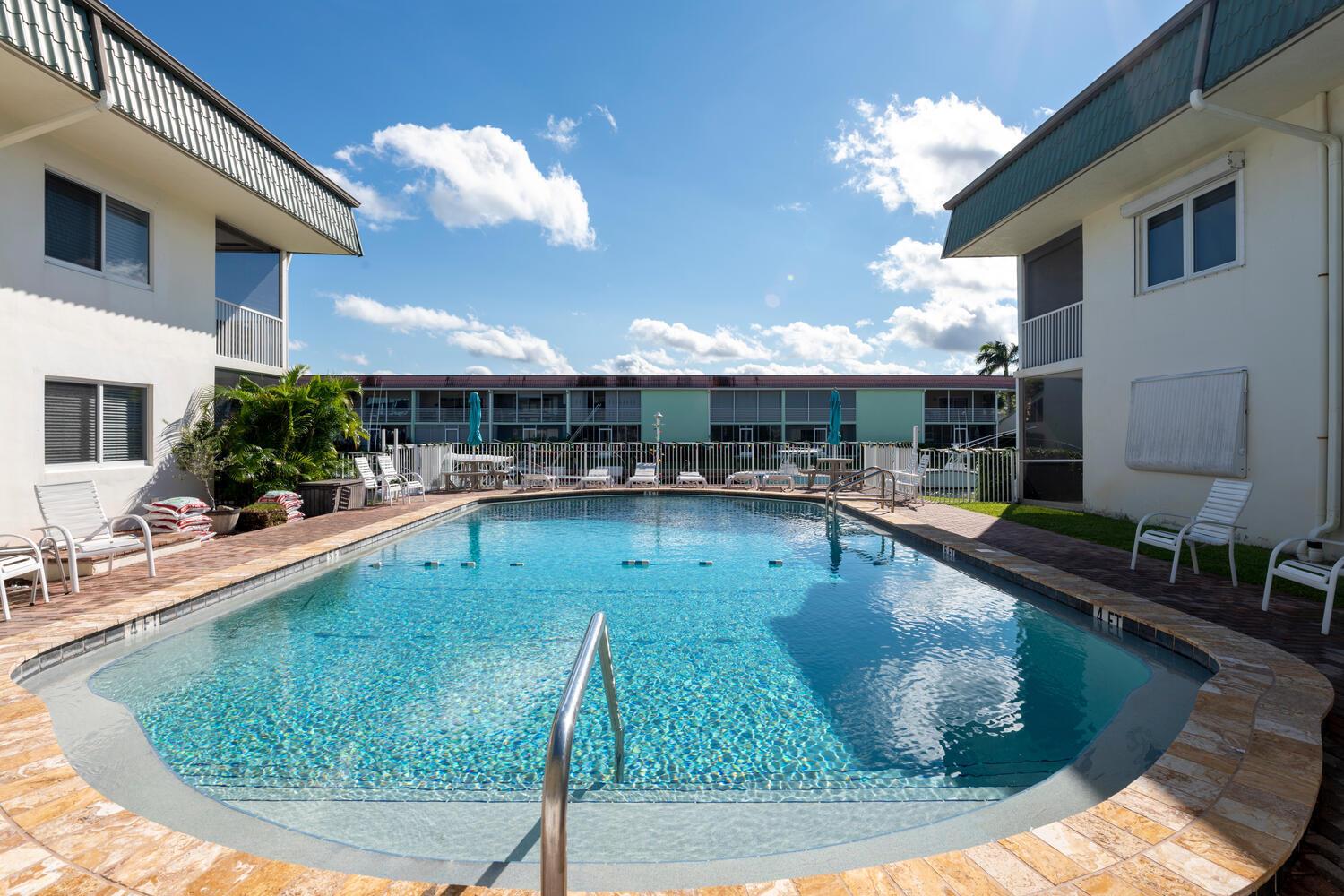 WINDSOR PARK NORTH CONDOM - Residential