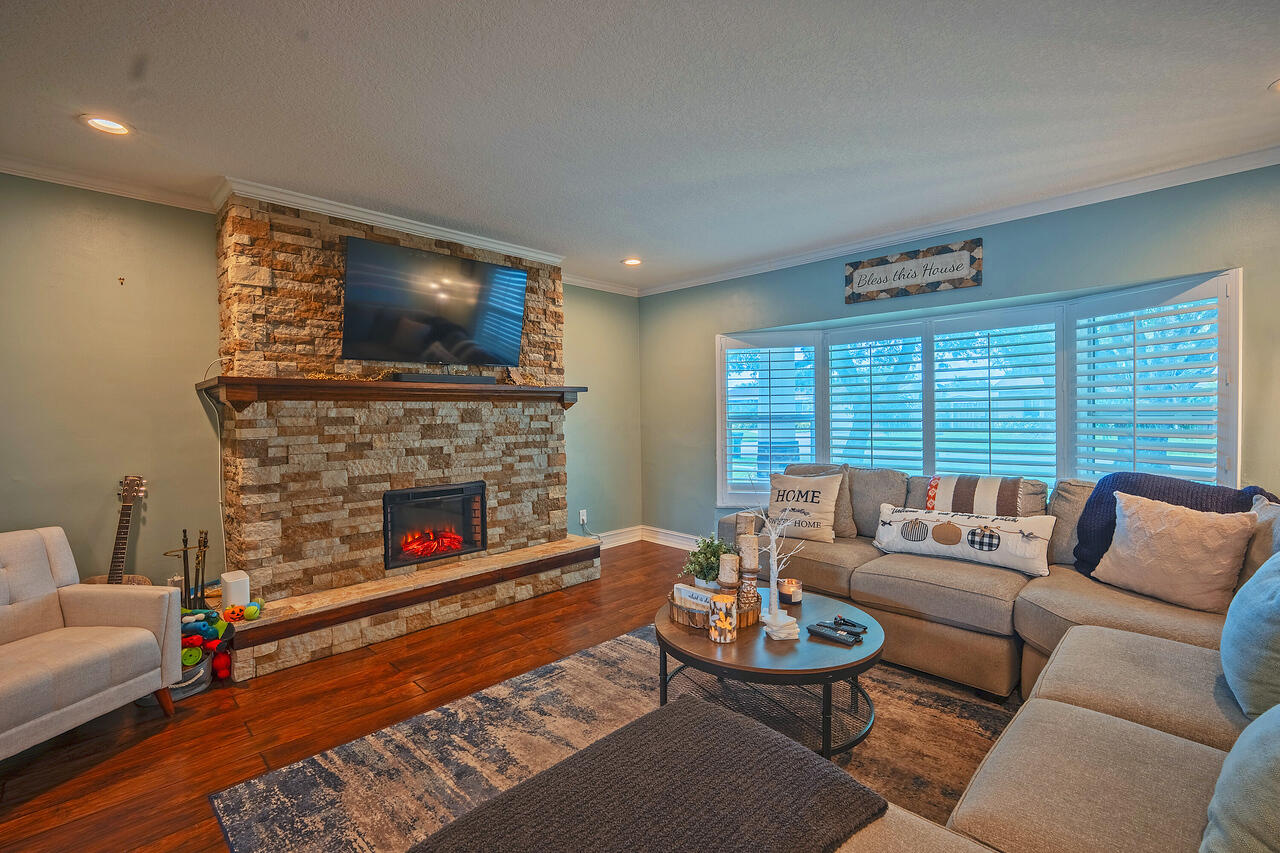 PASADENA LAKES WEST - Residential