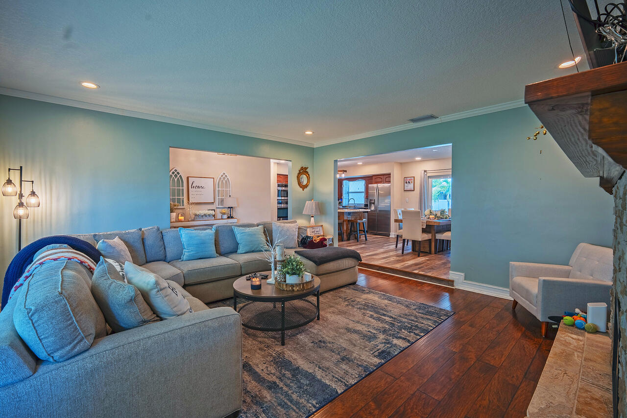 PASADENA LAKES WEST - Residential