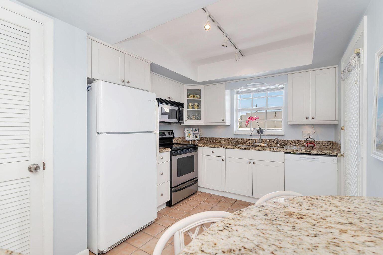 HARBOUR TOWERS CONDO  55+ - Residential Lease