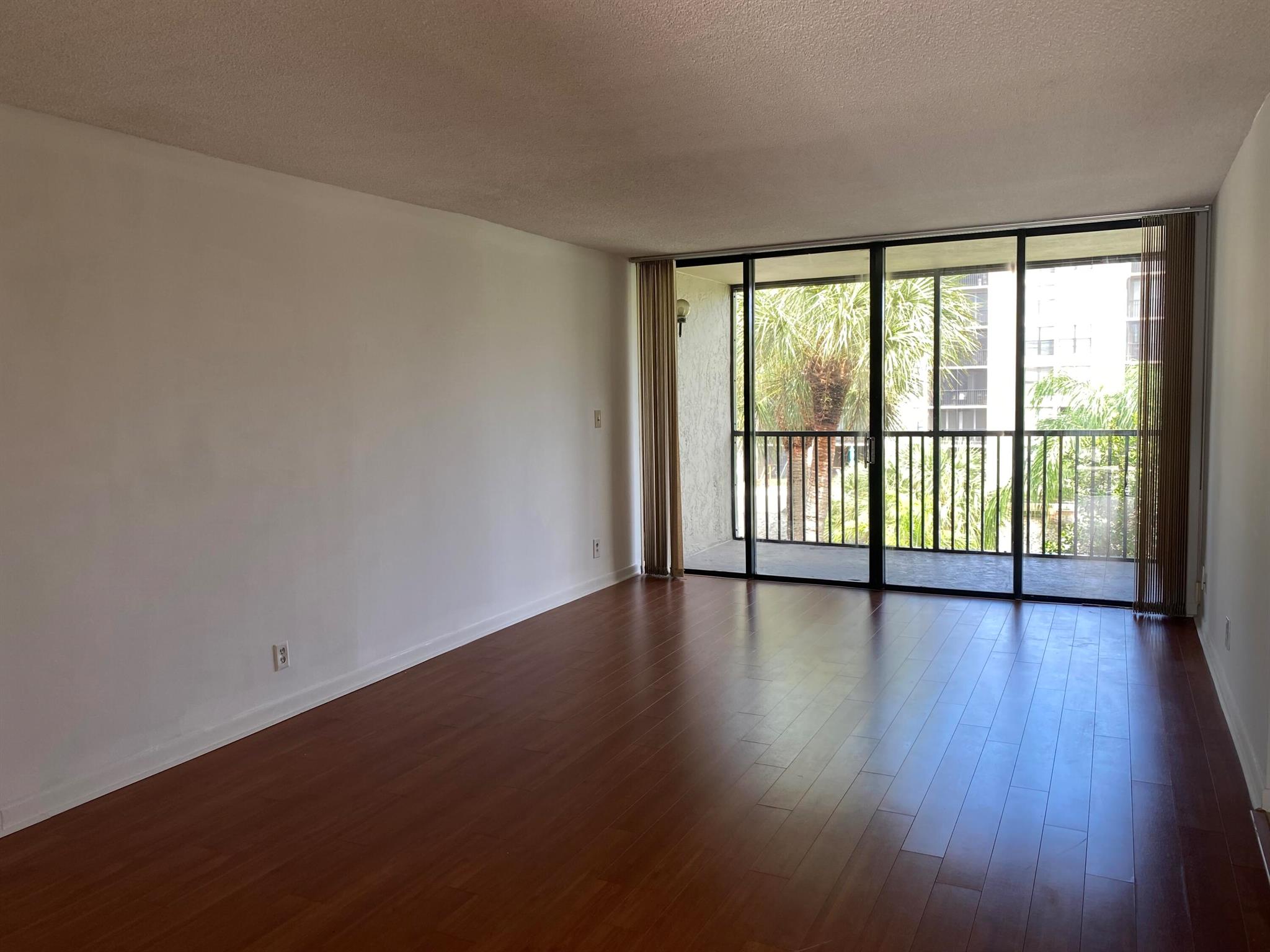 11 Royal Palm Way 304