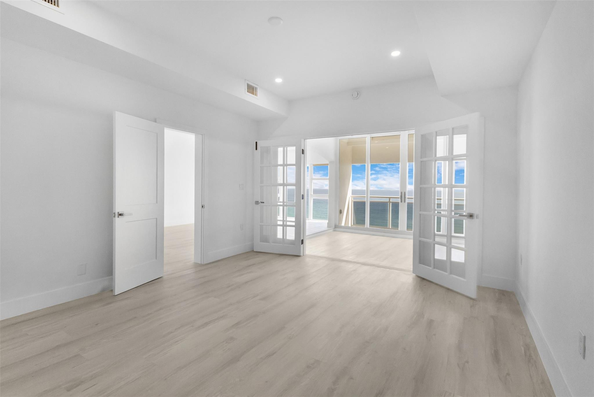 Cove Beach Club - Residential