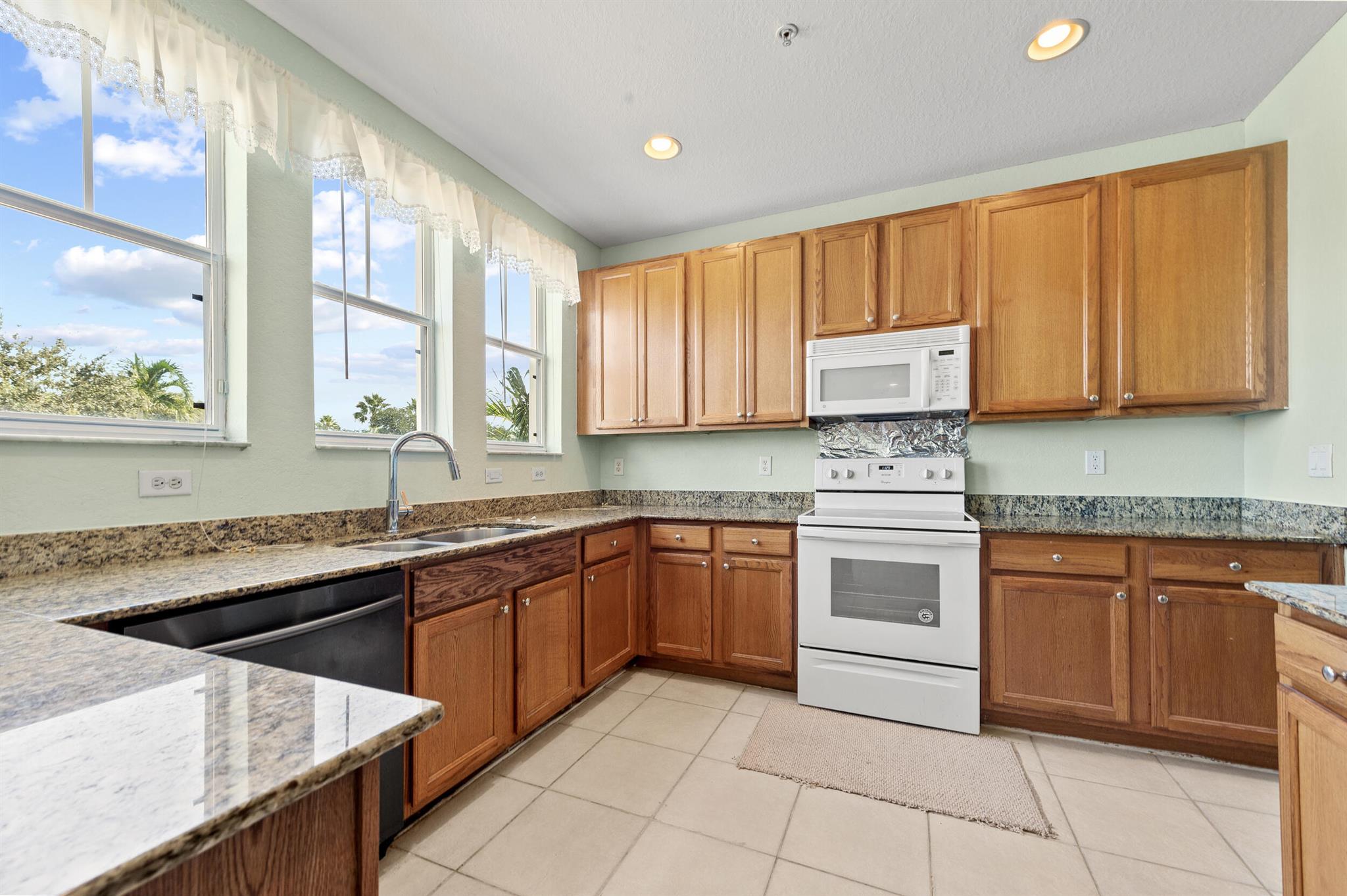 CITYSIDE CONDO - Residential