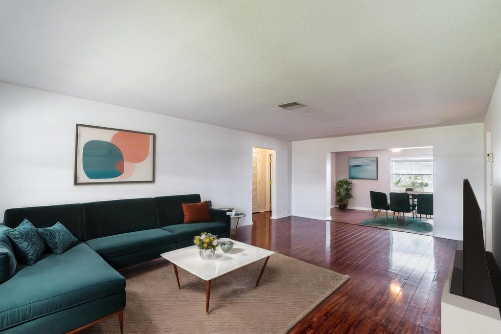 Photo of 906 SW 6th Avenue, Boynton Beach, FL 33426 (MLS # R11053117)