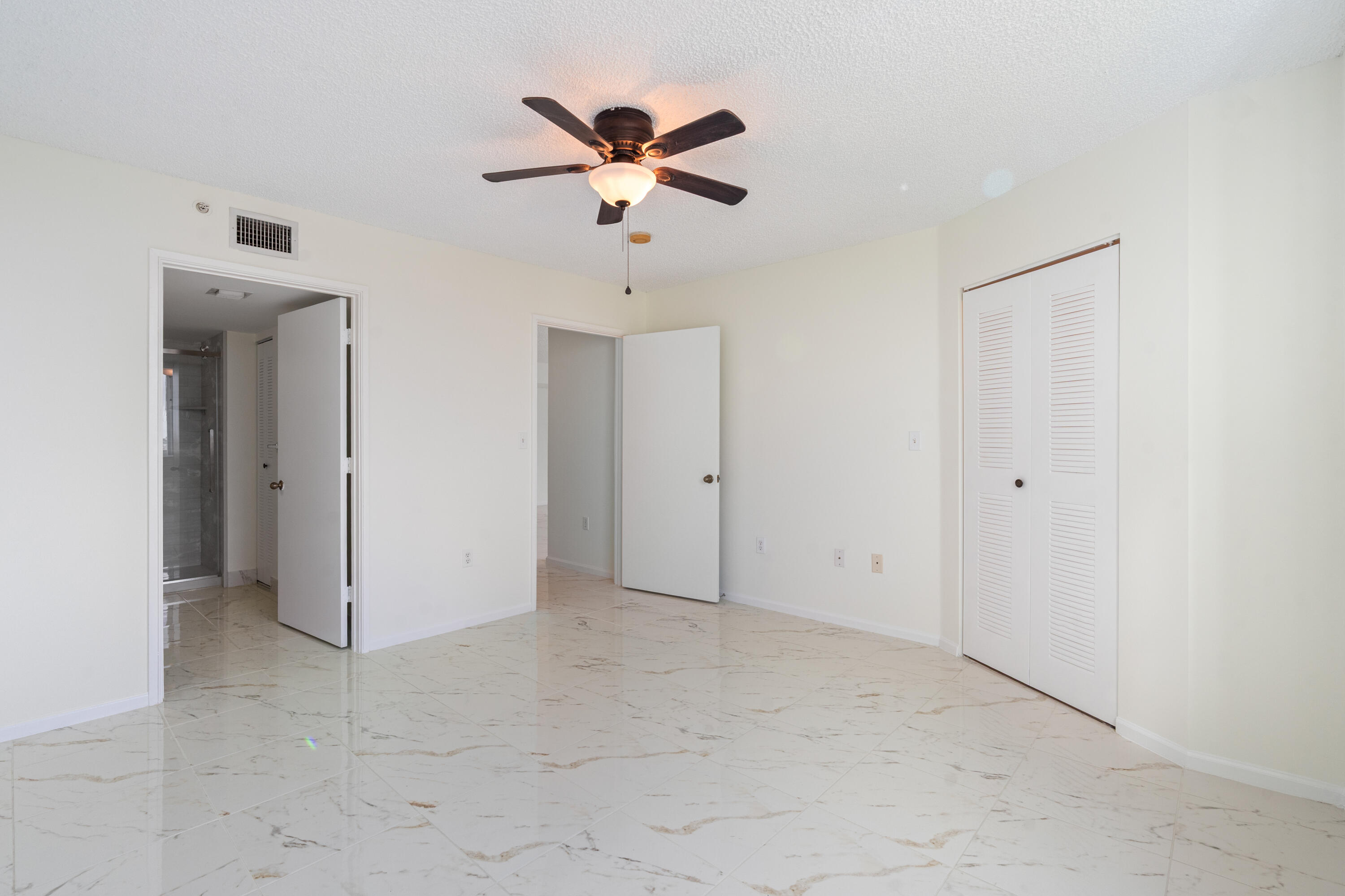 HYPOLUXOS MARINERS CAY CONDO - Residential