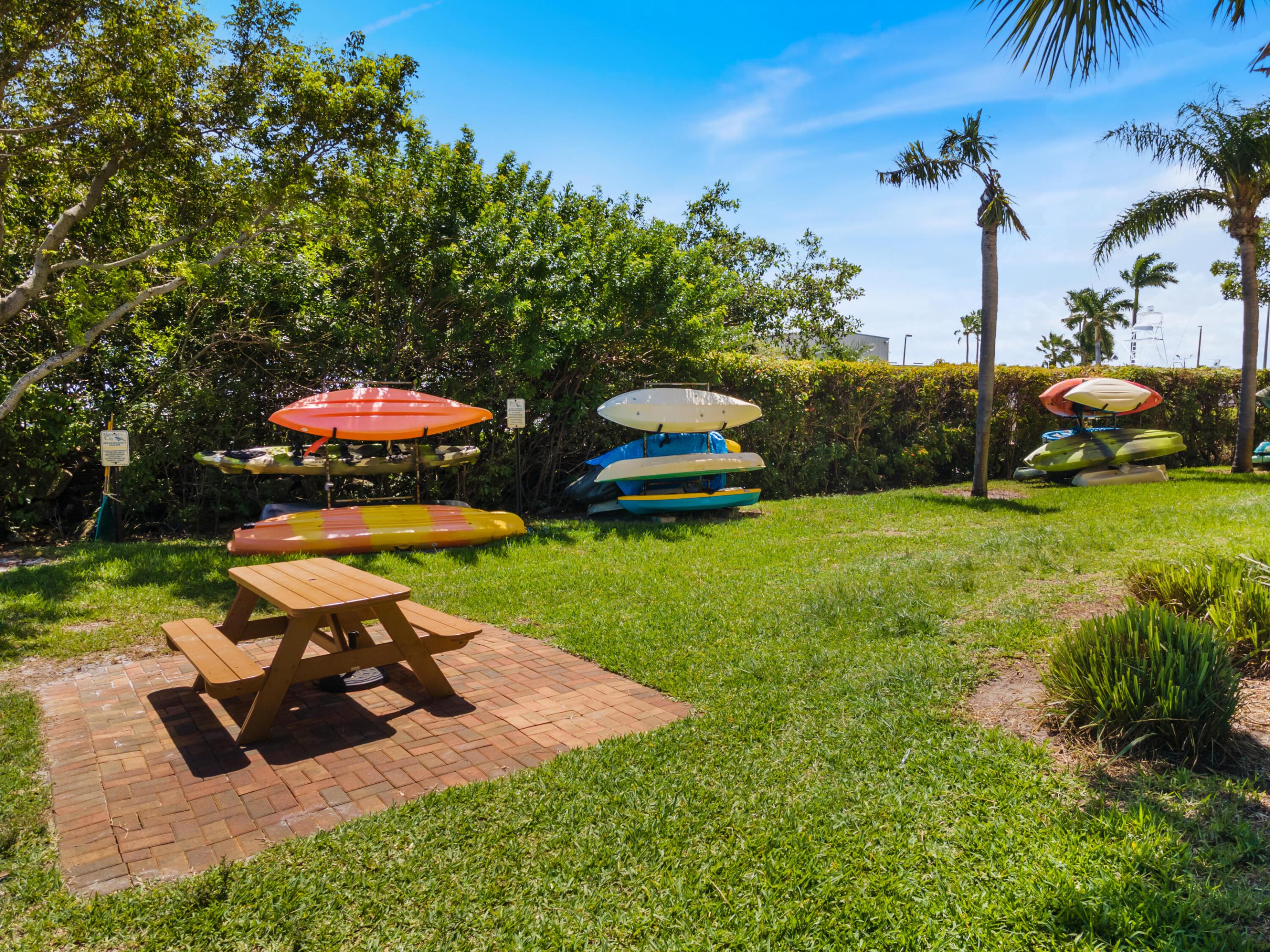 HYPOLUXOS MARINERS CAY CONDO - Residential