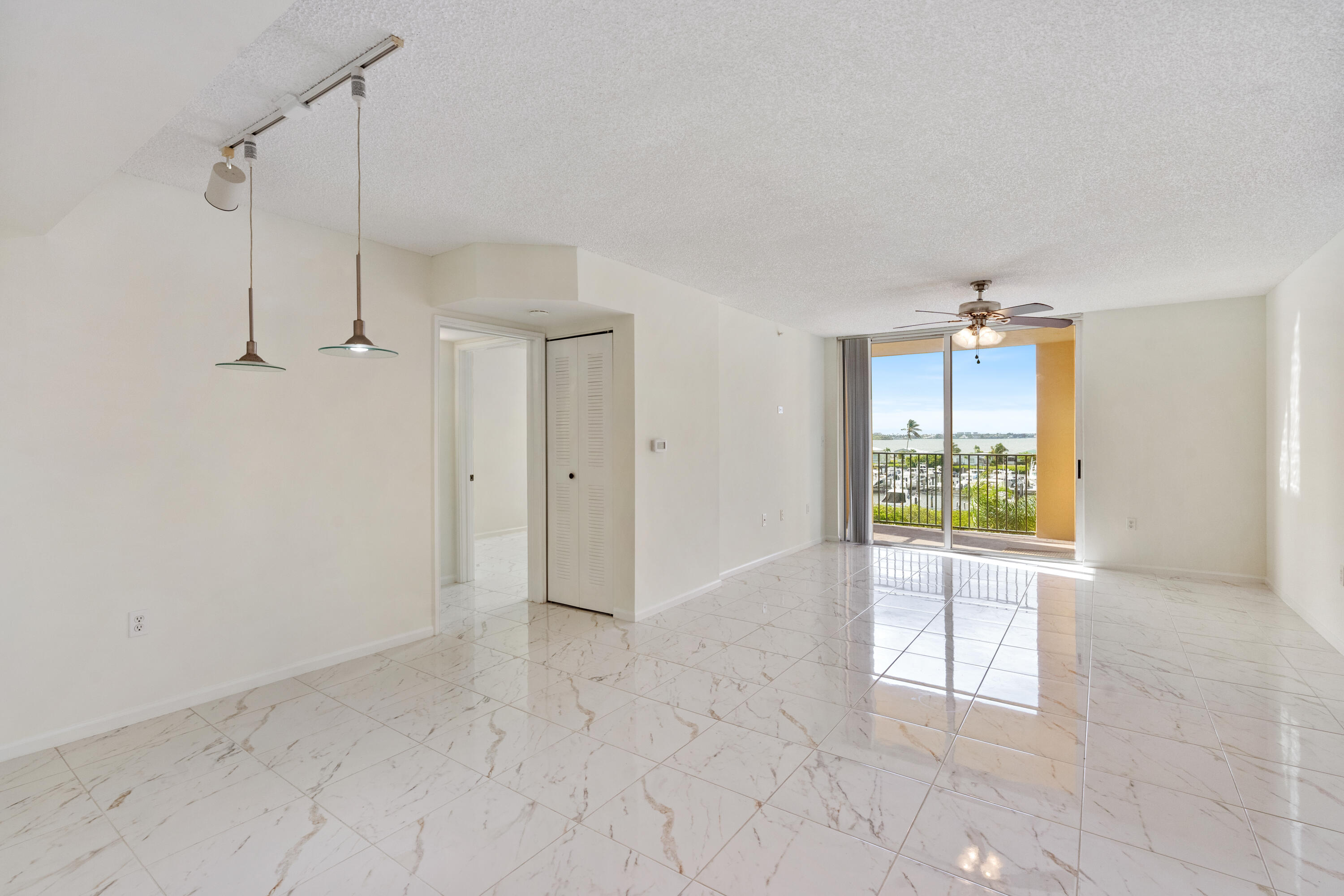 HYPOLUXOS MARINERS CAY CONDO - Residential