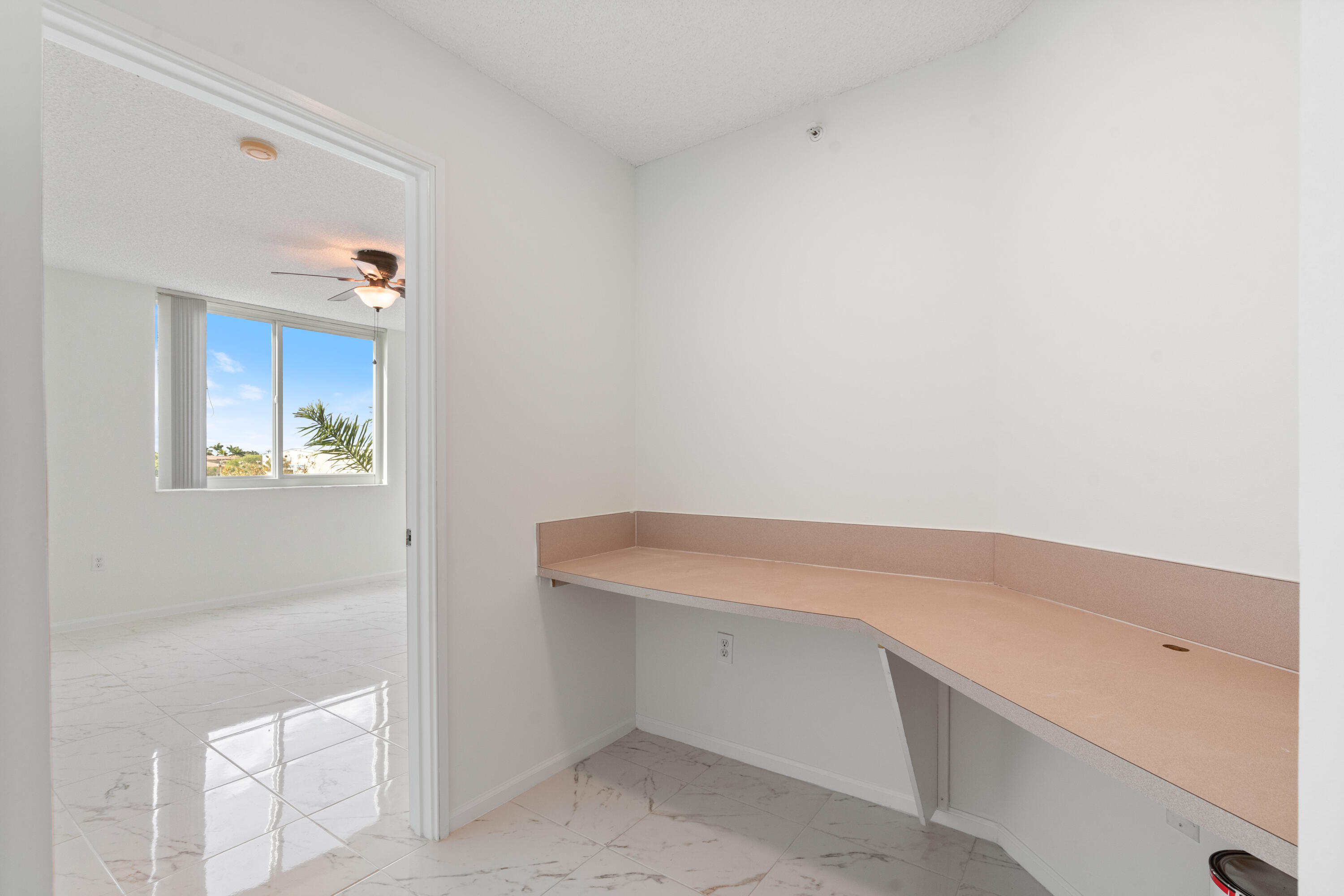 HYPOLUXOS MARINERS CAY CONDO - Residential