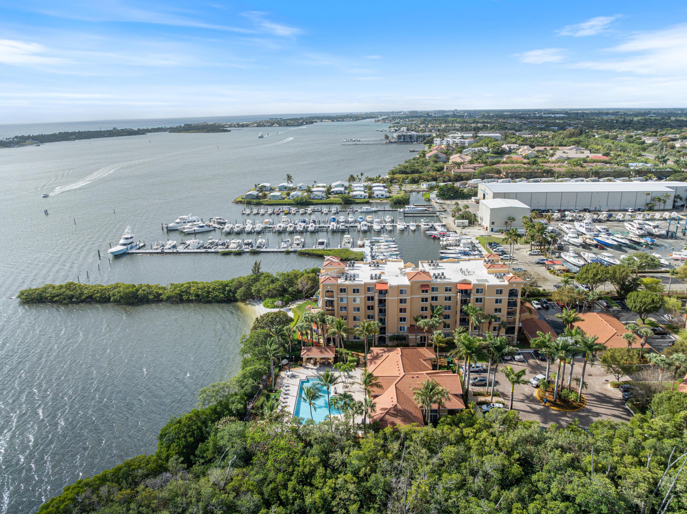 HYPOLUXOS MARINERS CAY CONDO - Residential