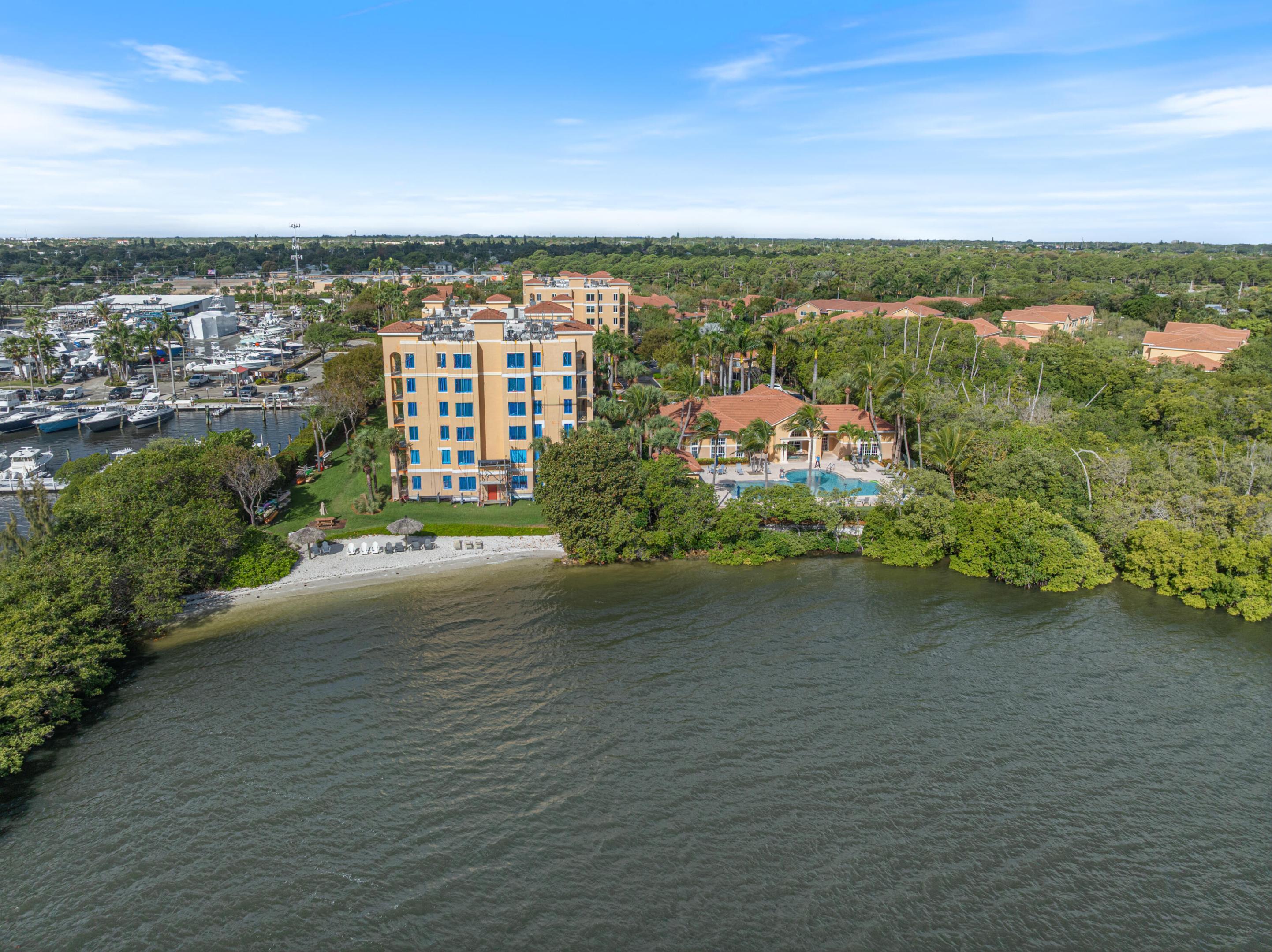 HYPOLUXOS MARINERS CAY CONDO - Residential