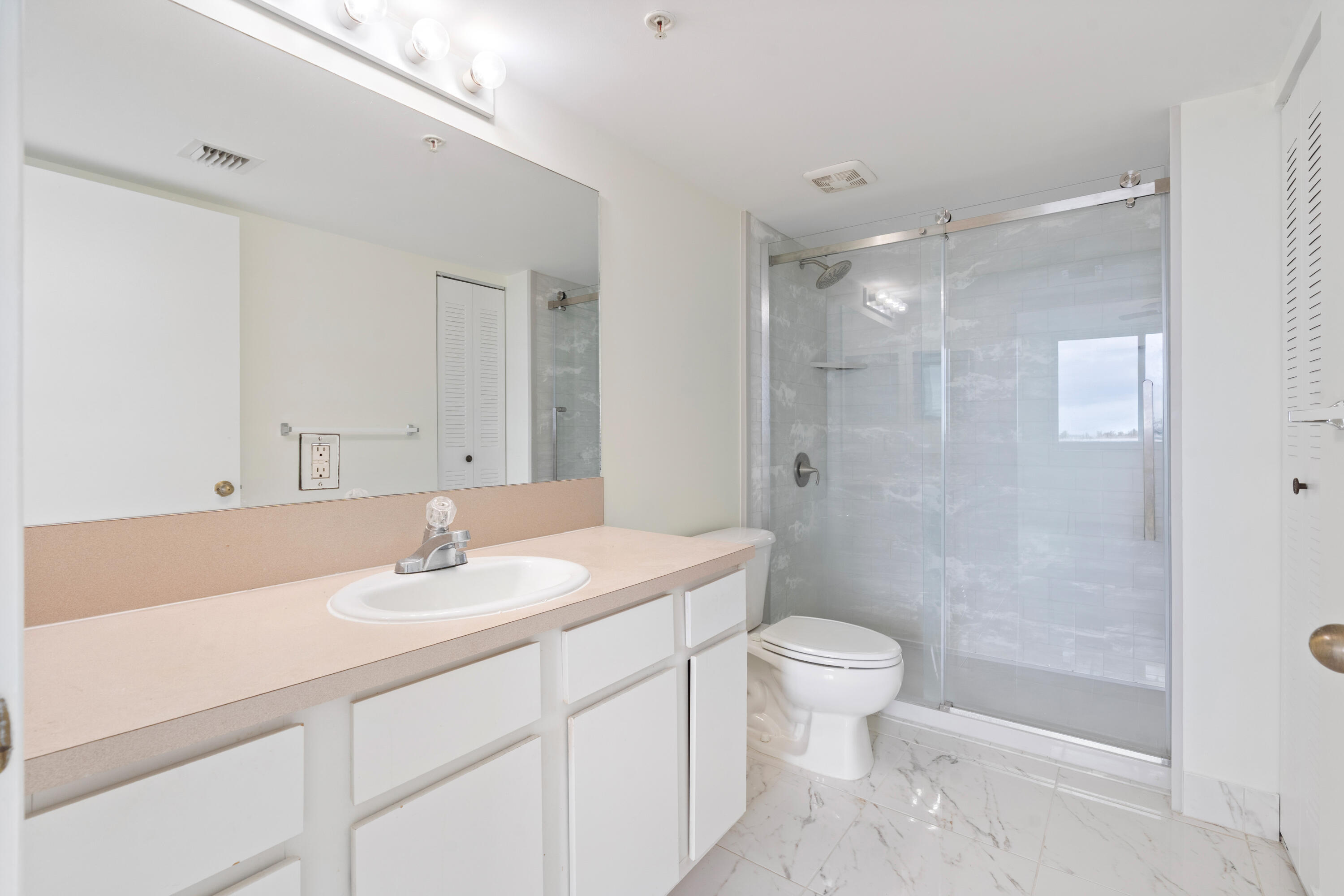 HYPOLUXOS MARINERS CAY CONDO - Residential