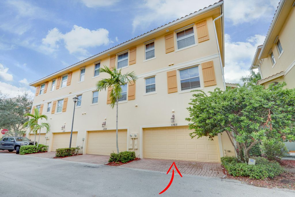 Photo of 1365 Via De, Boynton Beach, FL 33426 (MLS # B26018216)