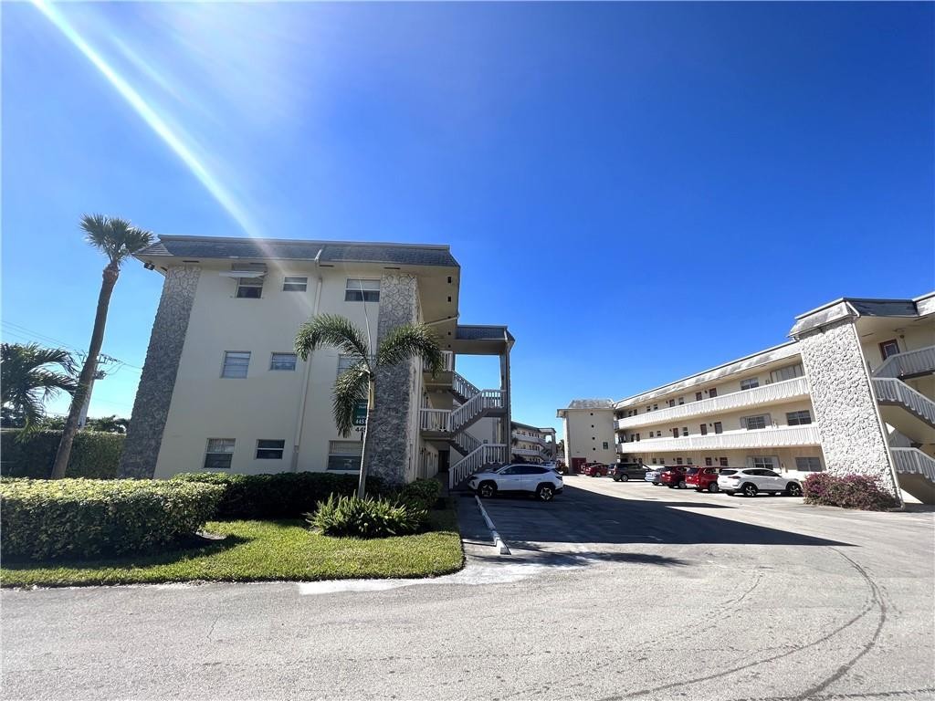 LAUDERHILL EAST - Residential