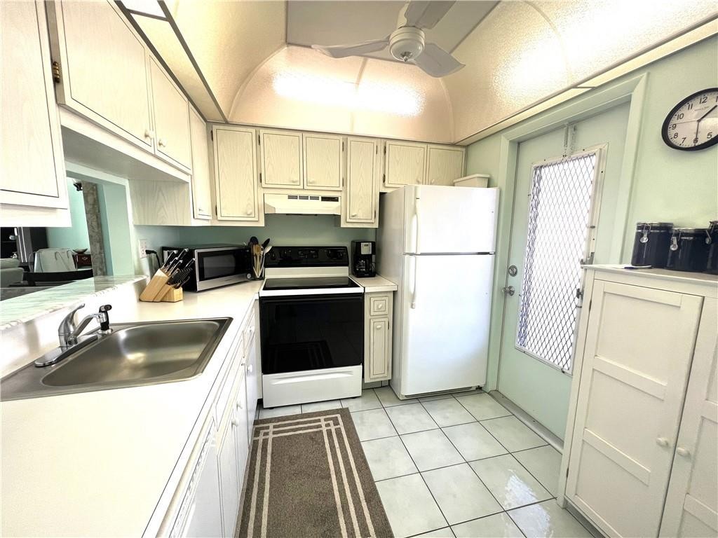 LAUDERHILL EAST - Residential