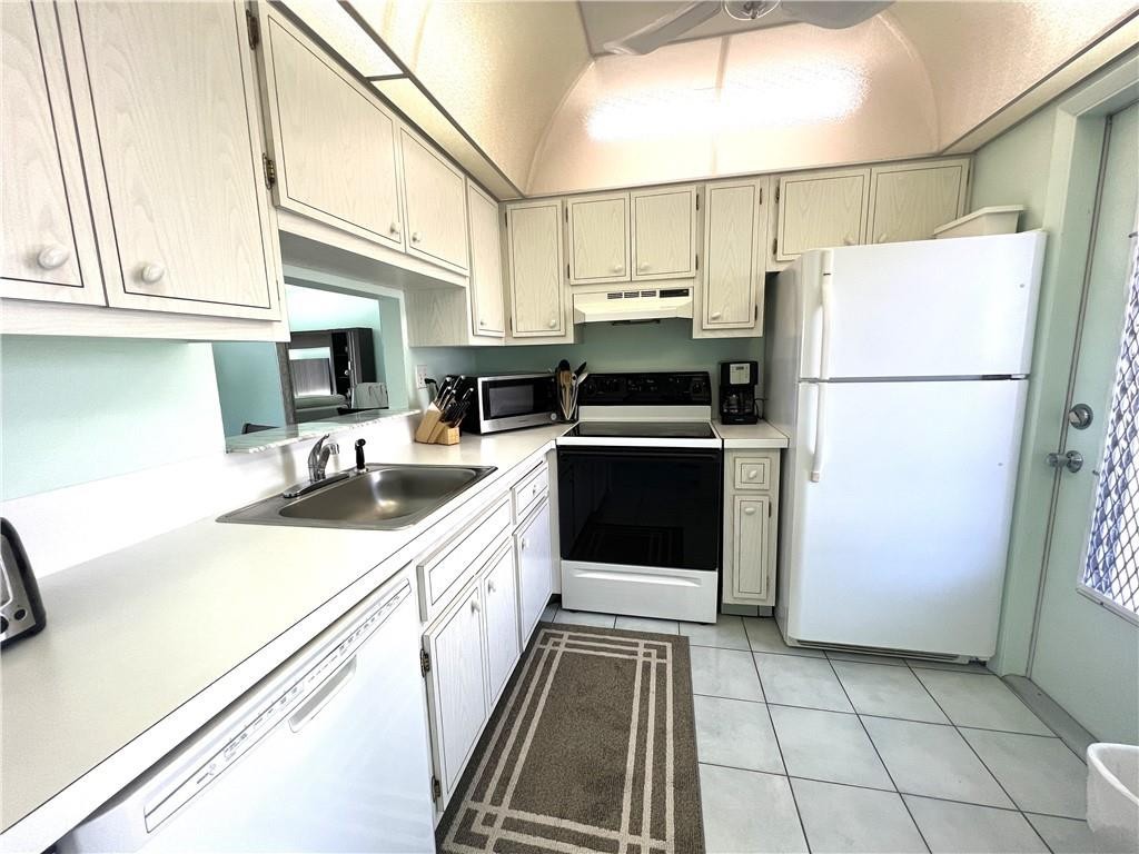 LAUDERHILL EAST - Residential