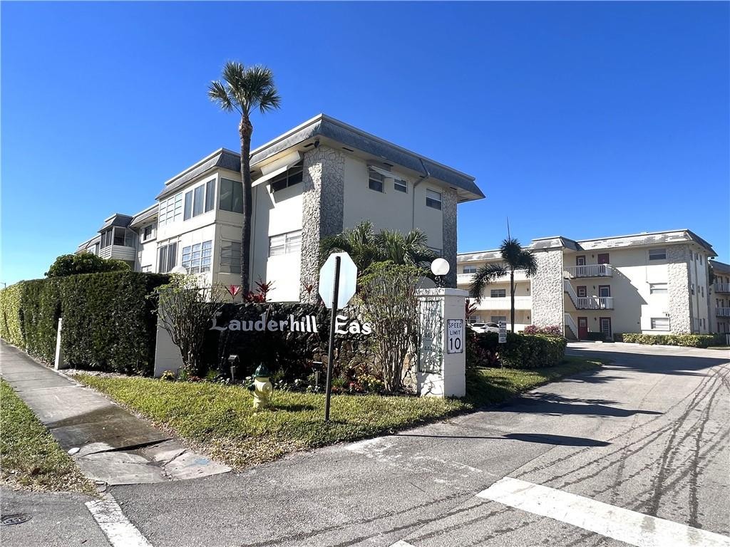 LAUDERHILL EAST - Residential