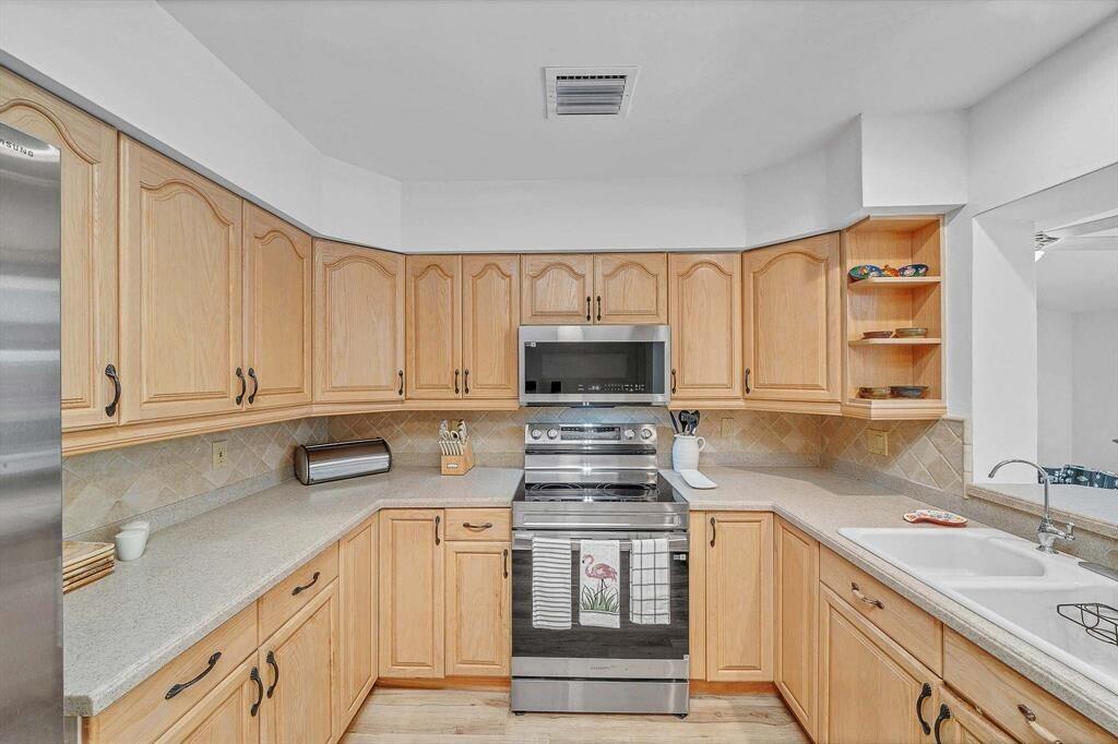 CORAL RIDGE ISLES - Residential