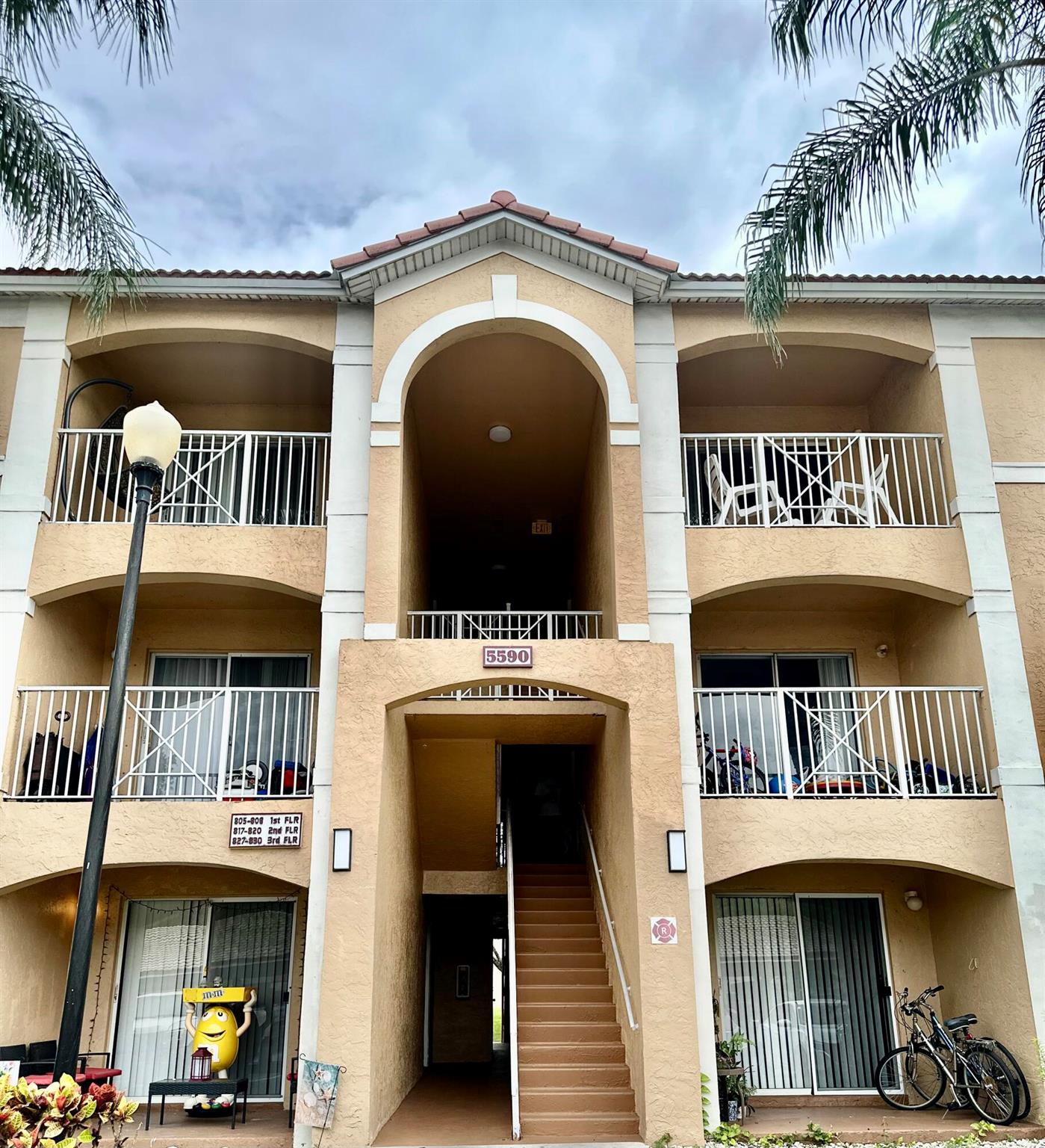 Discover this beautifully furnished and well-appointed 2-bedroom, 2-bathroom unit, ideally located along US-441--just moments from the Sawgrass Expressway in the highly desirable Coconut Creek area. Perfectly positioned for unparalleled convenience, providing easy access to major highways, shopping, dining, and entertainment hubs.Boasting expansive living areas and abundant closet space, this unit ensures comfort and functionality. The unit also comes complete with an in-unit washer and dryer, offering unparalleled convenience.Situated within a thriving community, residents enjoy a host of top-tier amenities including a well-equipped clubhouse, a refreshing swimming pool, meticulously maintained tennis courts, and inviting playground perfect for both relaxation and recreation.