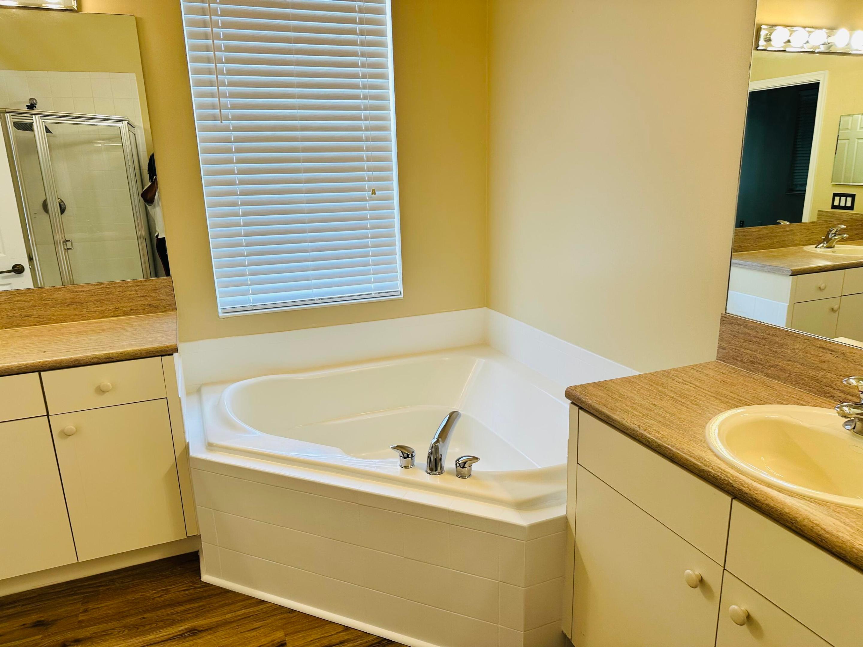 SECOND REPLAT OF PORTOFINO ISLES - Residential