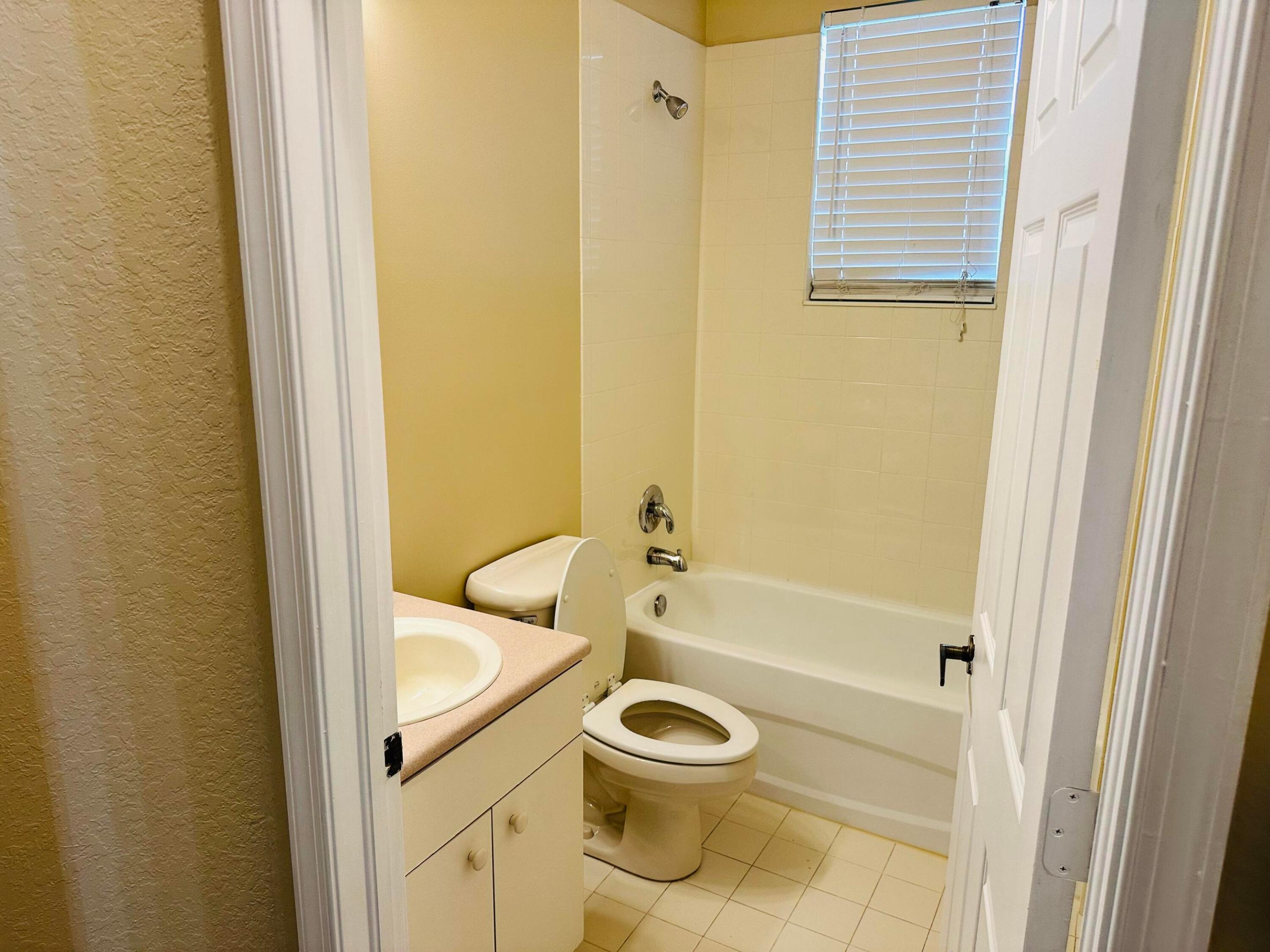 SECOND REPLAT OF PORTOFINO ISLES - Residential