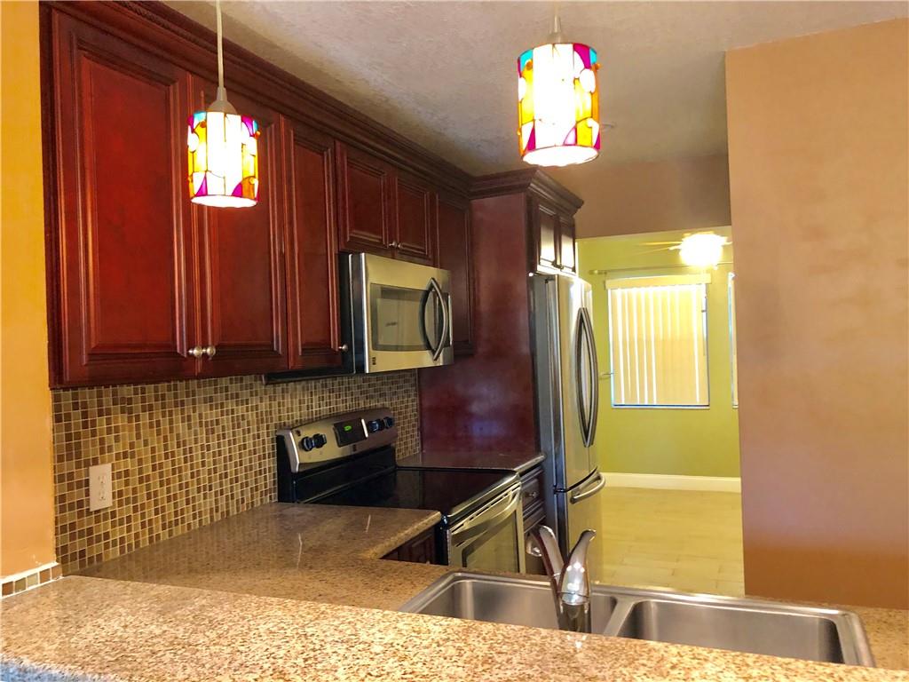 FAIRWAY TOWNHOUSE - Residential