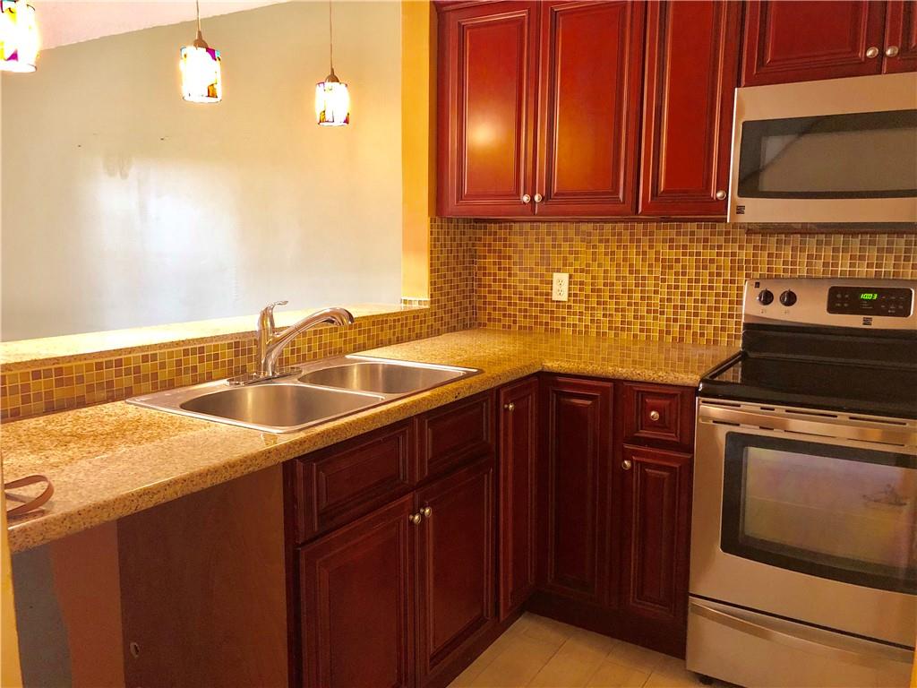 FAIRWAY TOWNHOUSE - Residential