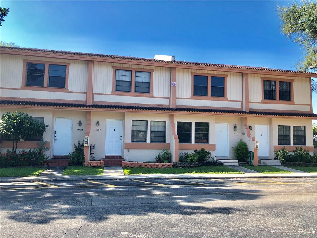 FAIRWAY TOWNHOUSE - Residential