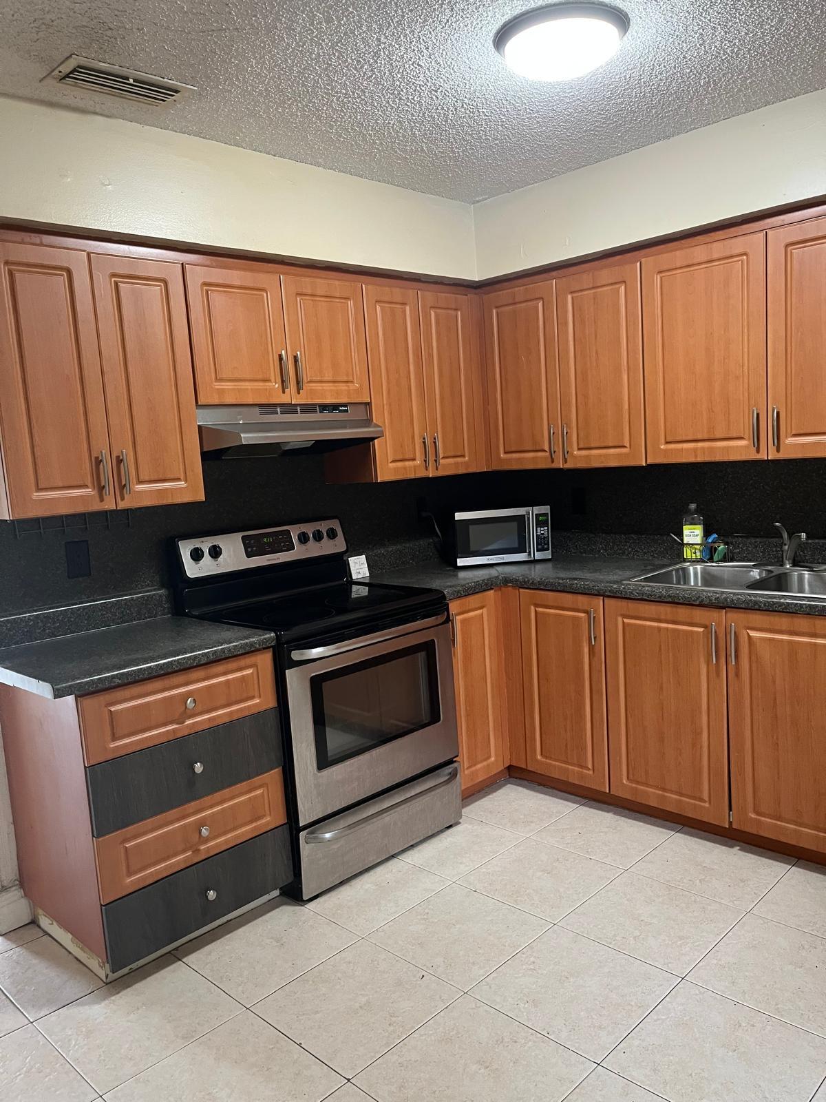 DAVIE HEIGHTS EXTENSION - Residential Lease