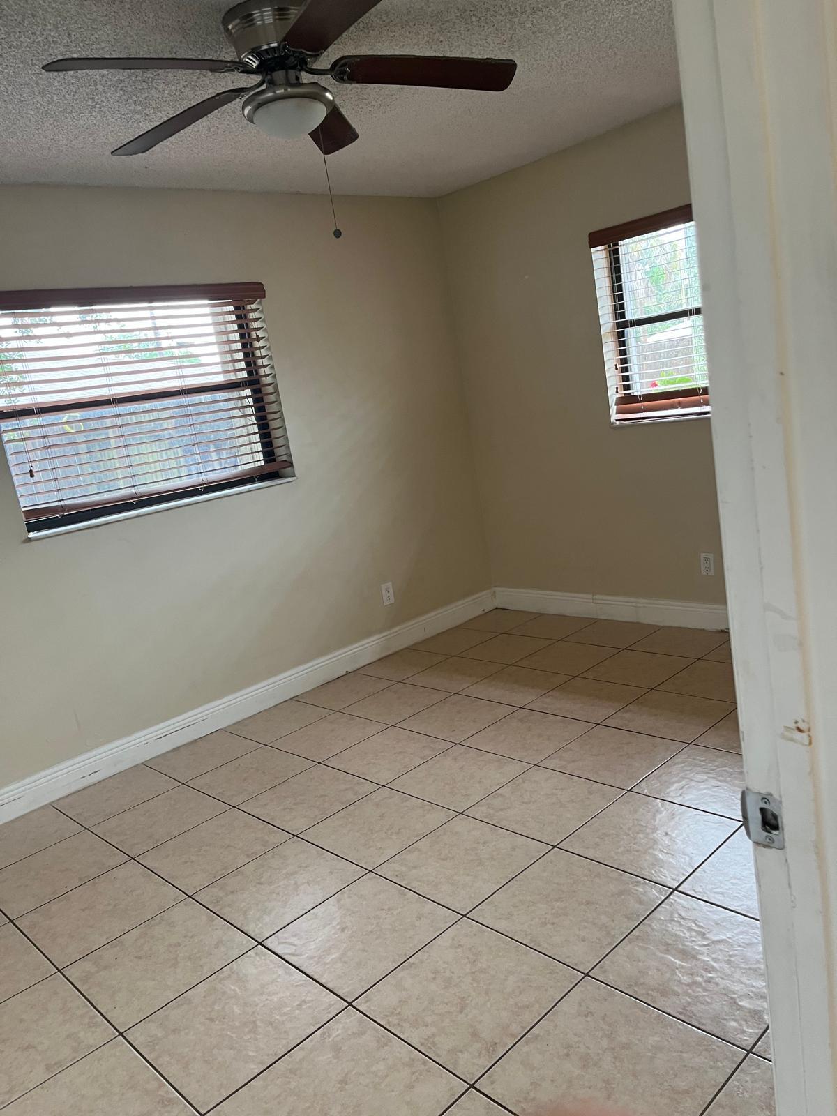DAVIE HEIGHTS EXTENSION - Residential Lease