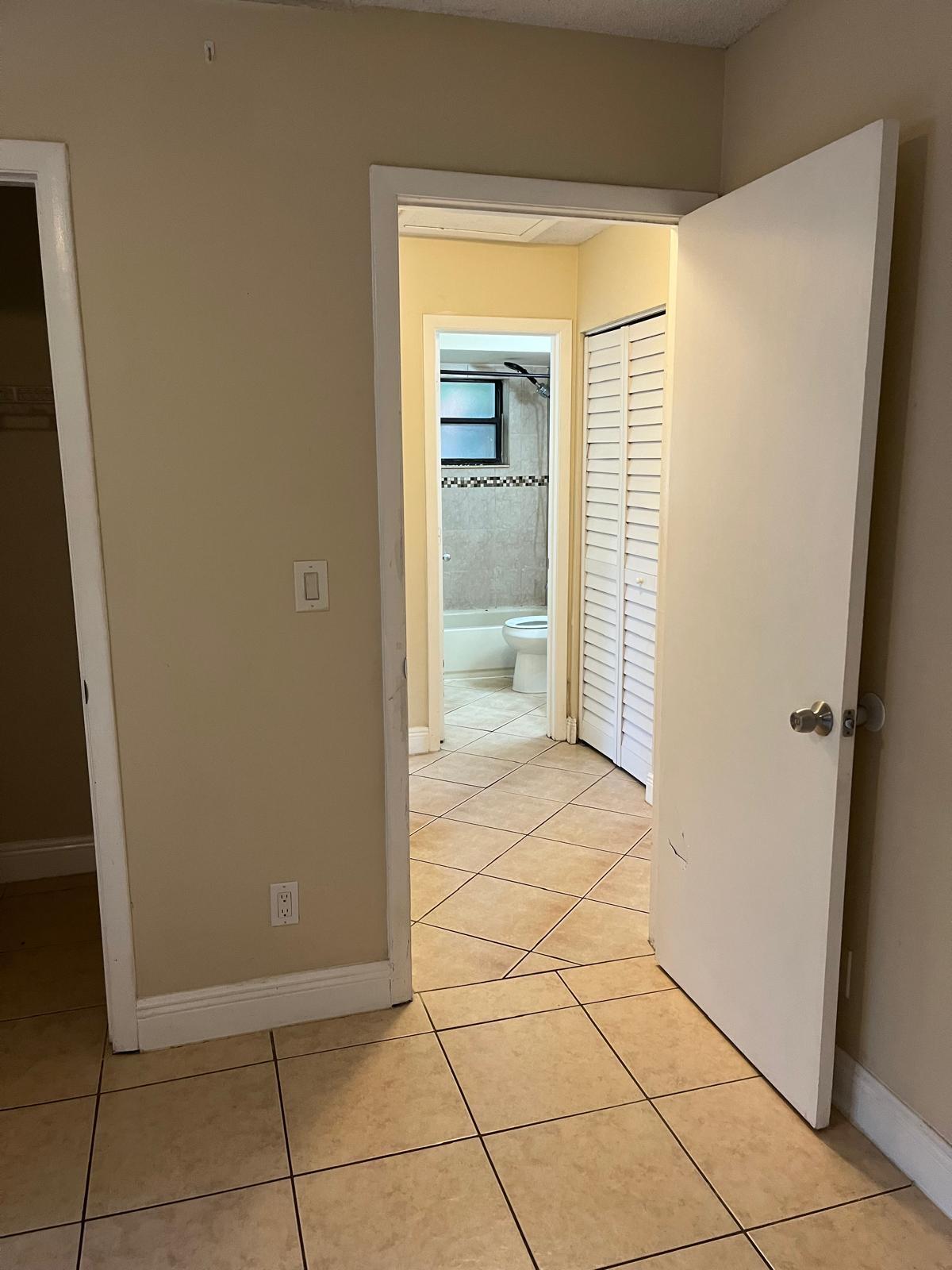 DAVIE HEIGHTS EXTENSION - Residential Lease