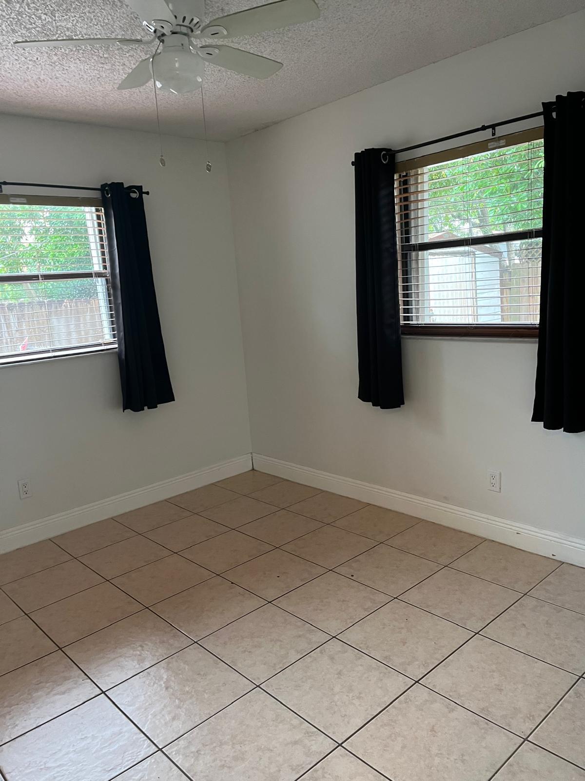 DAVIE HEIGHTS EXTENSION - Residential Lease