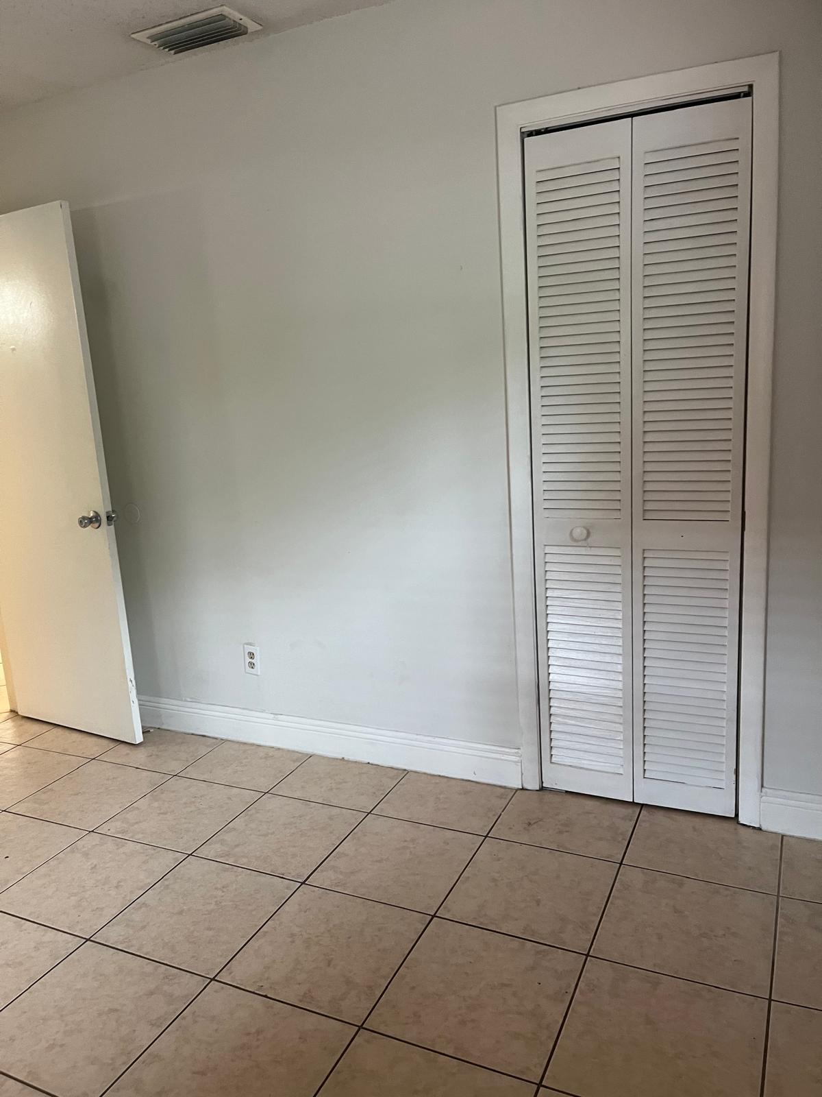 DAVIE HEIGHTS EXTENSION - Residential Lease